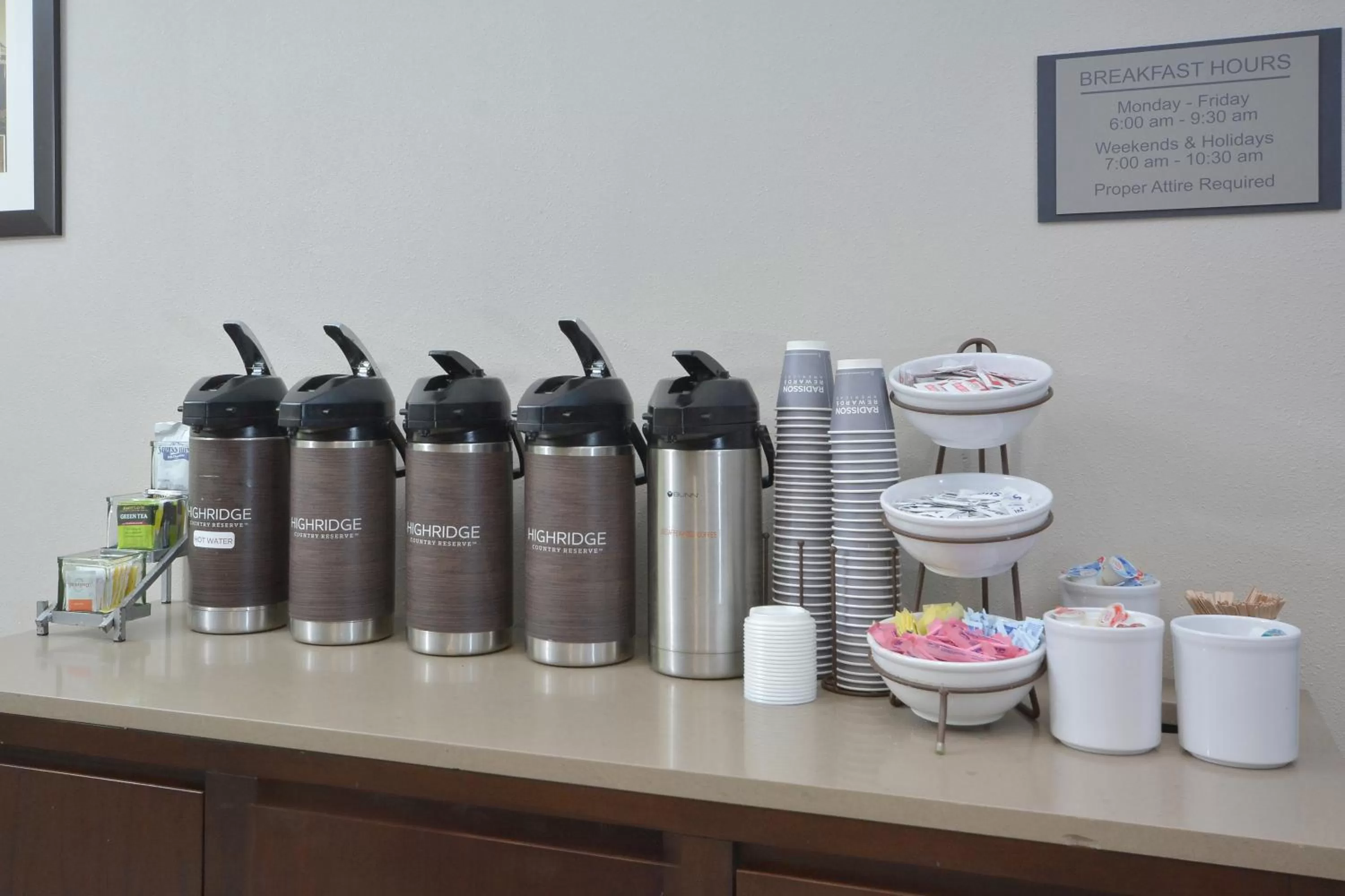 Coffee/tea facilities in Country Inn & Suites by Radisson, Asheville West near Biltmore