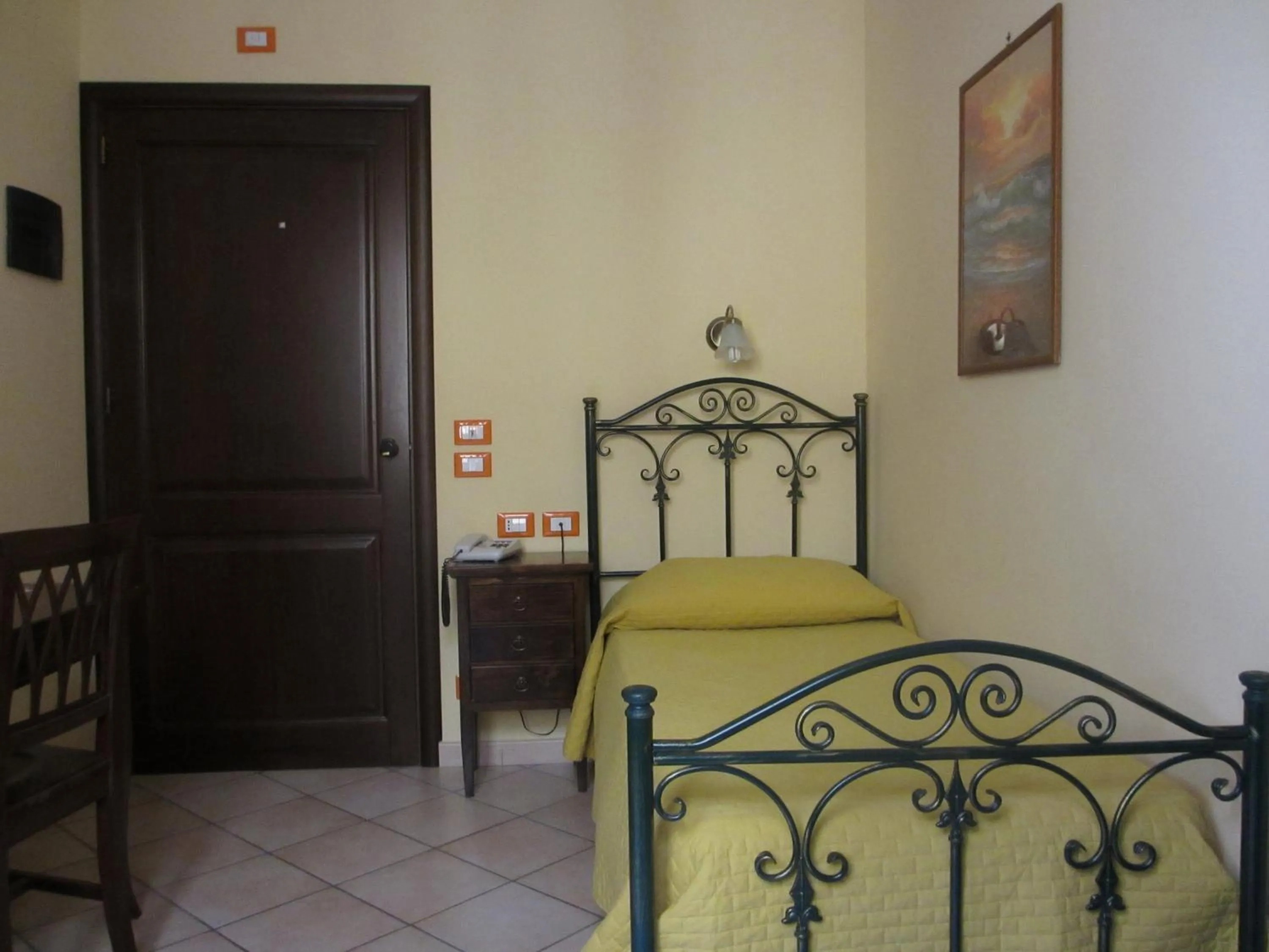 Photo of the whole room, Bed in Hotel Columbia