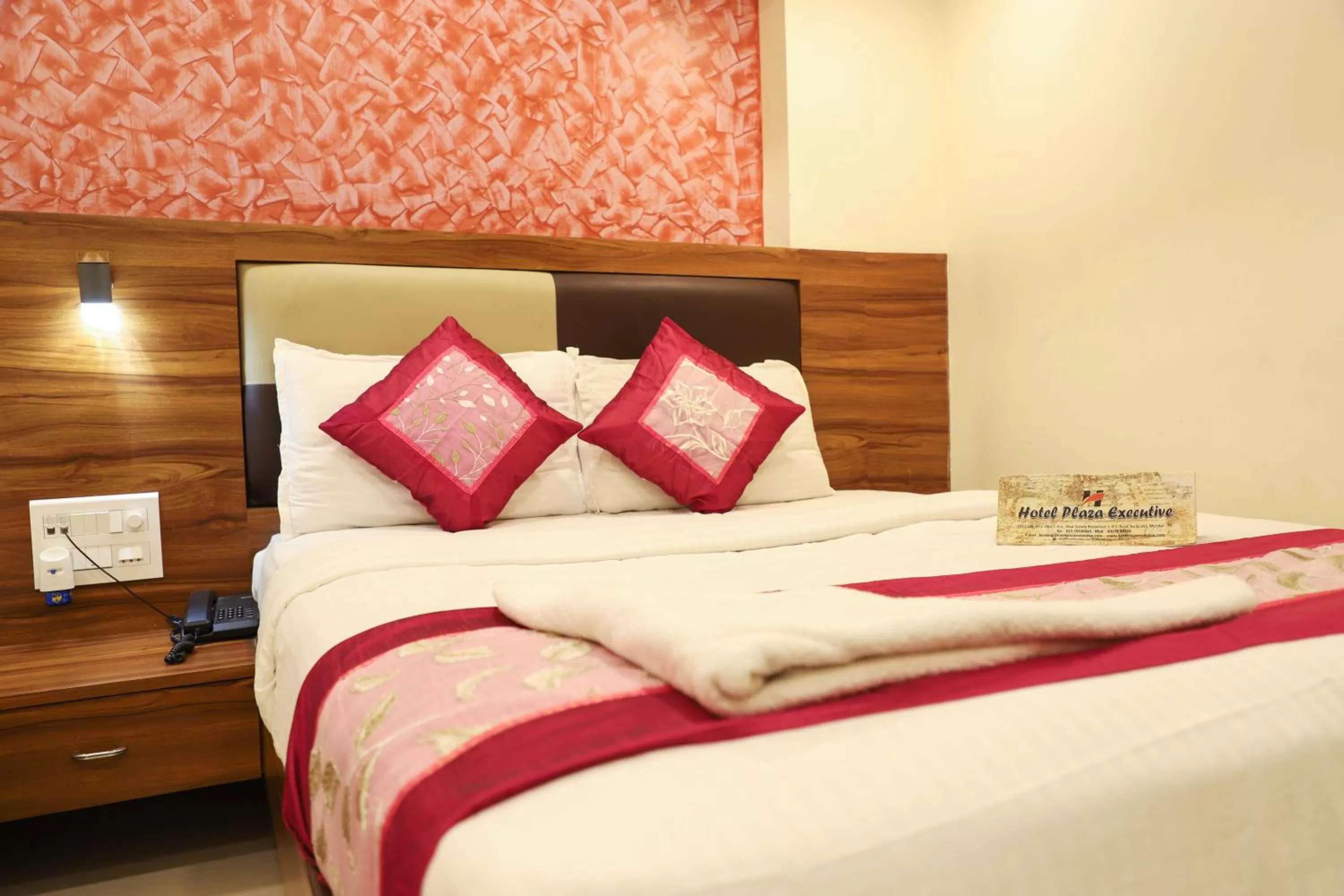 Bed in Hotel Plaza Executive - near BKC