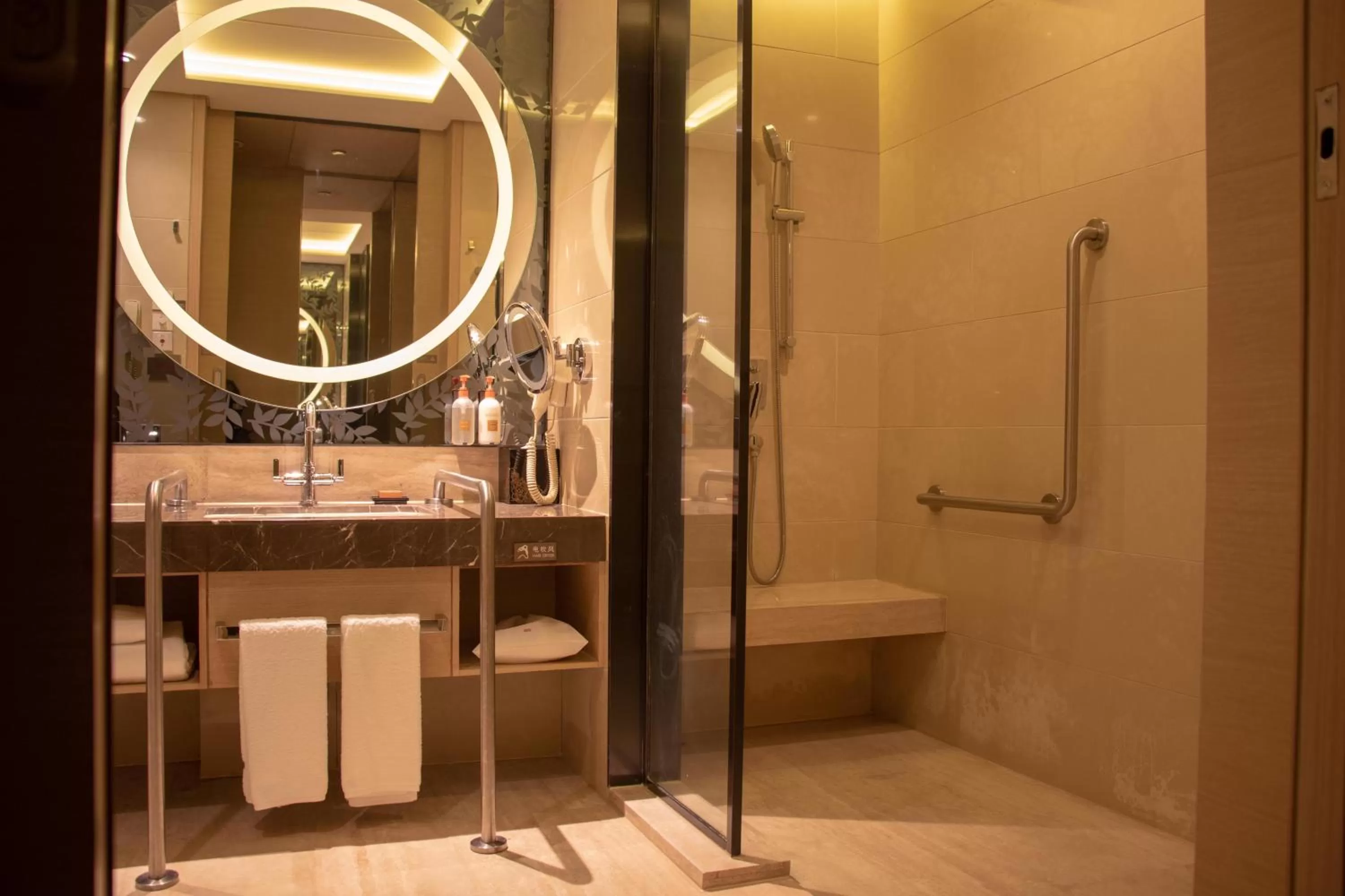 Shower in Crowne Plaza Guangzhou Huadu by IHG