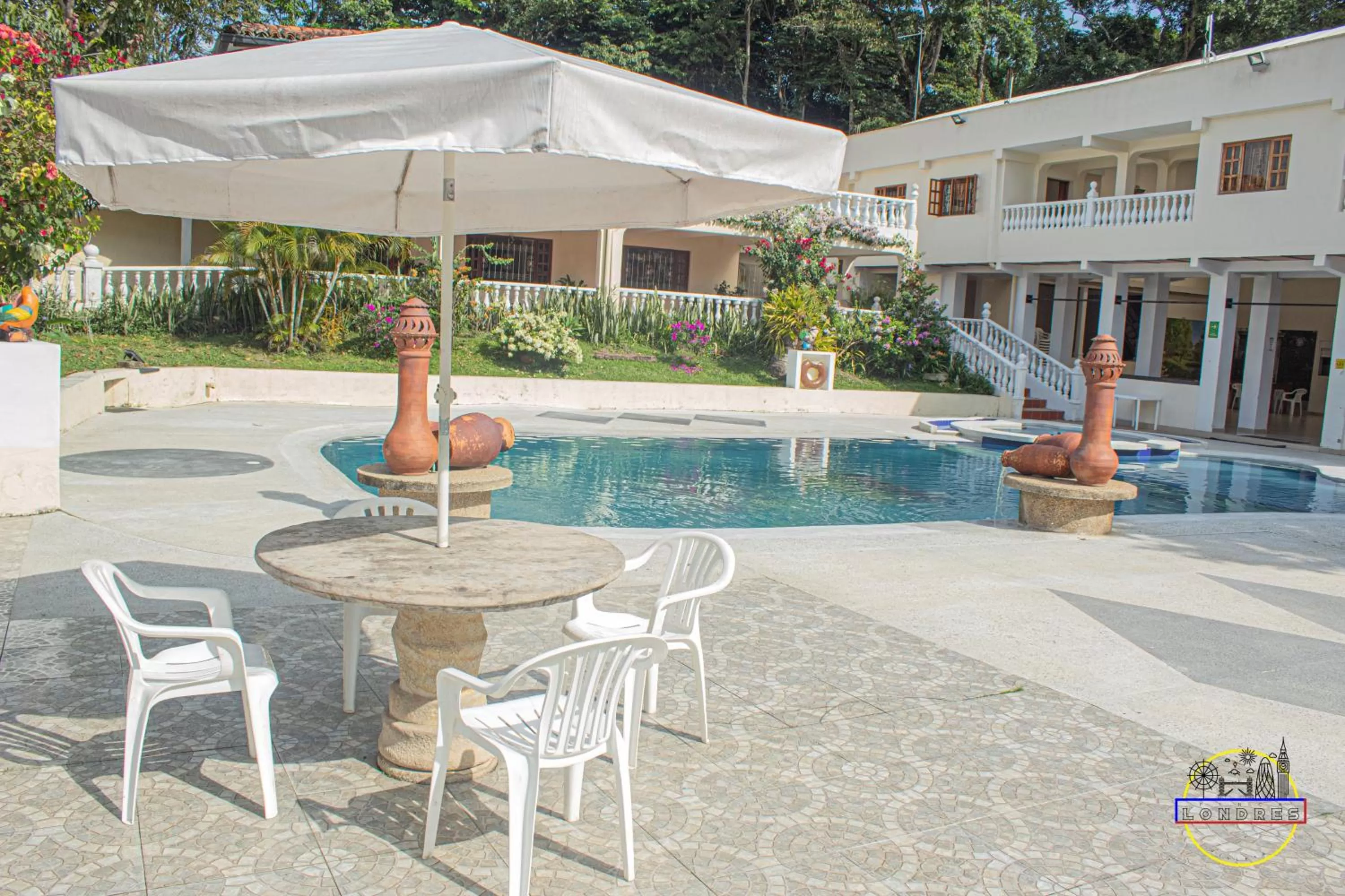 Seating area in Hotel Finca Londres