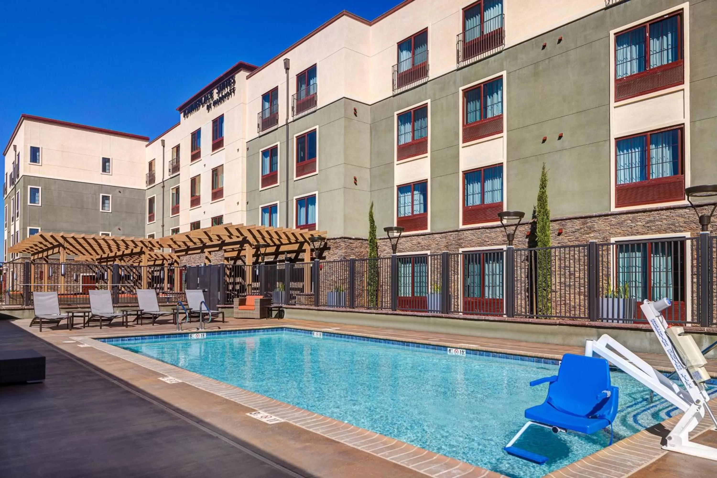 Swimming pool in TownePlace Suites by Marriott San Luis Obispo