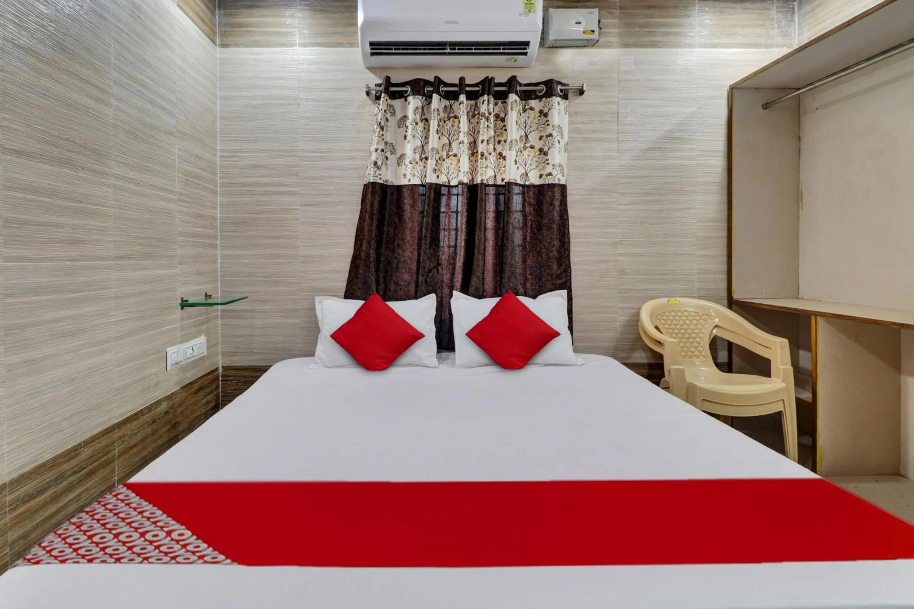 Bedroom, Bed in Hotel Vallabha Residency