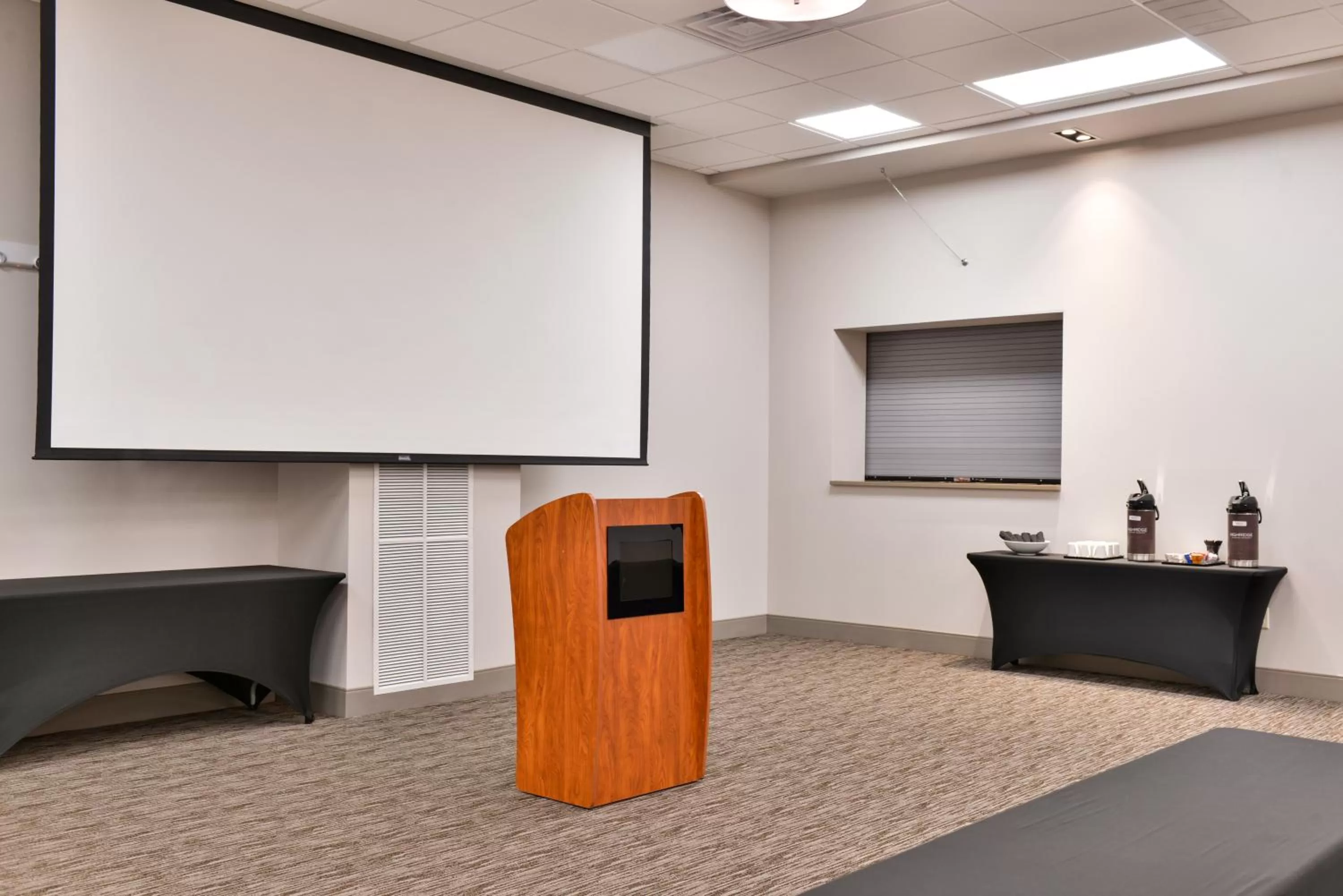 Business facilities in Country Inn & Suites by Radisson, Ft Atkinson, WI