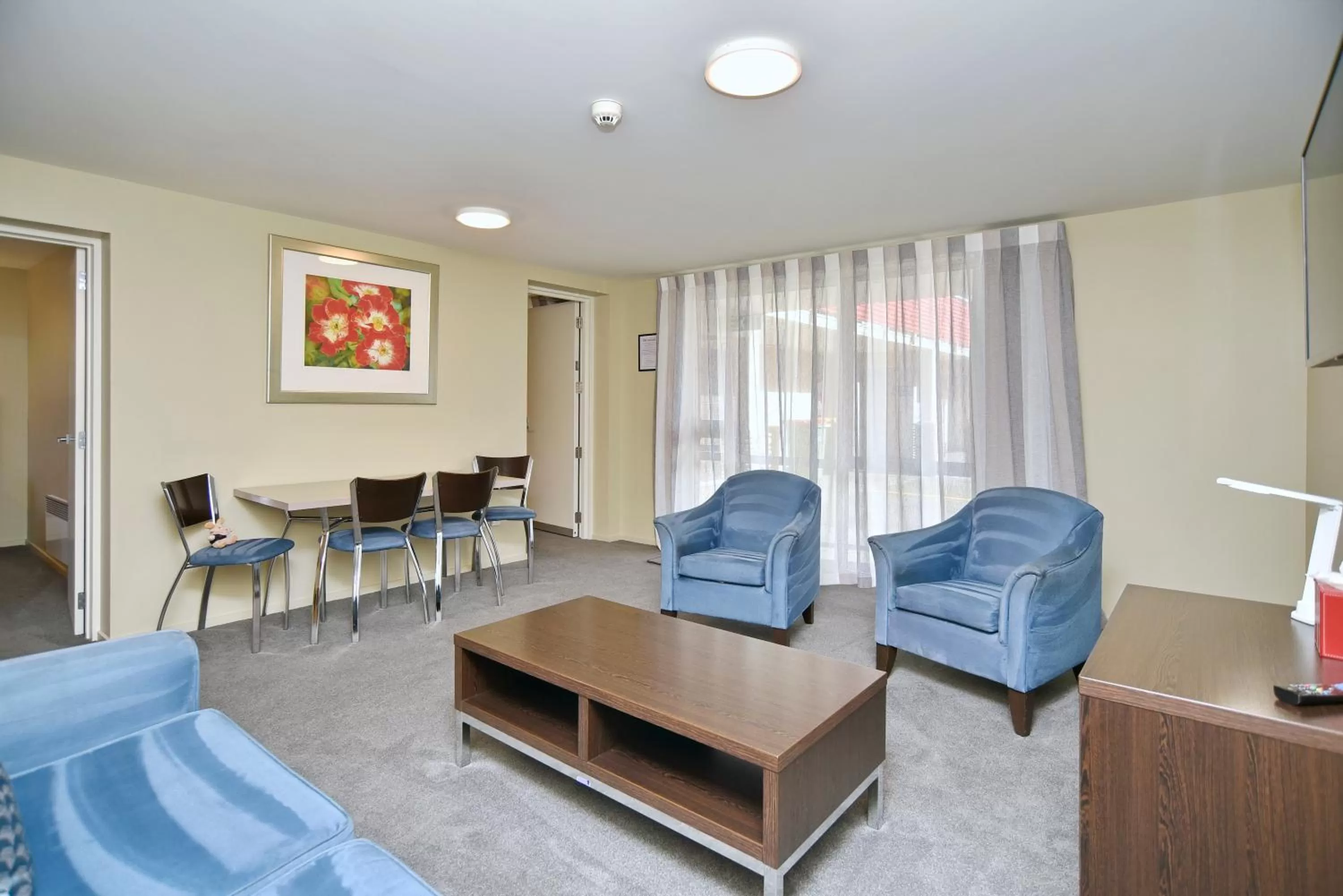 Photo of the whole room, Seating Area in The Riverstone