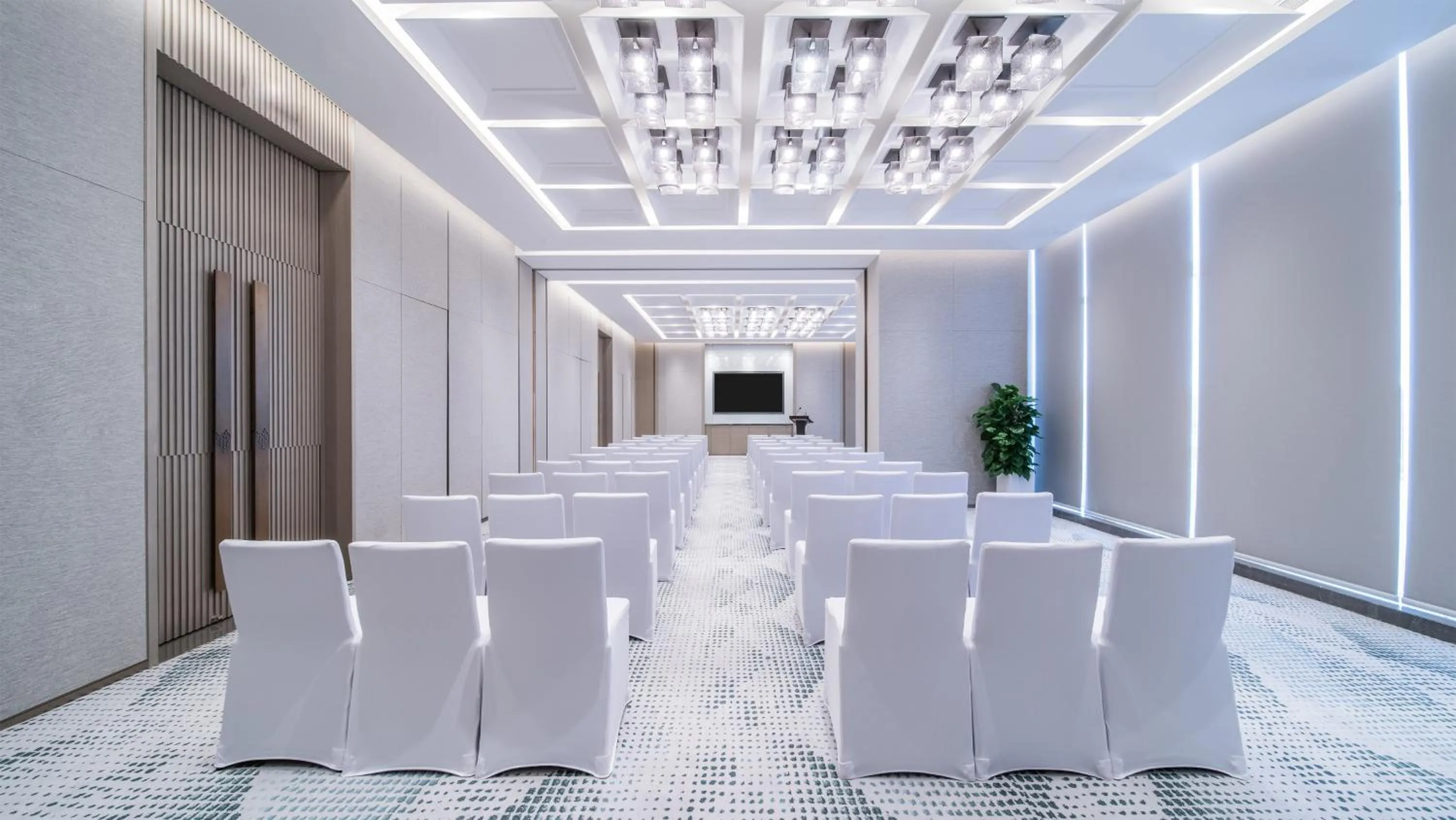 Meeting/conference room in HUALUXE Xi'an Chanba by IHG-西安浐灞华邑酒店-Near Xi'an International Convention Exhibition Center and Shopping mall and The Romantic show of Xi'an-Free Luggage Storage-English Service