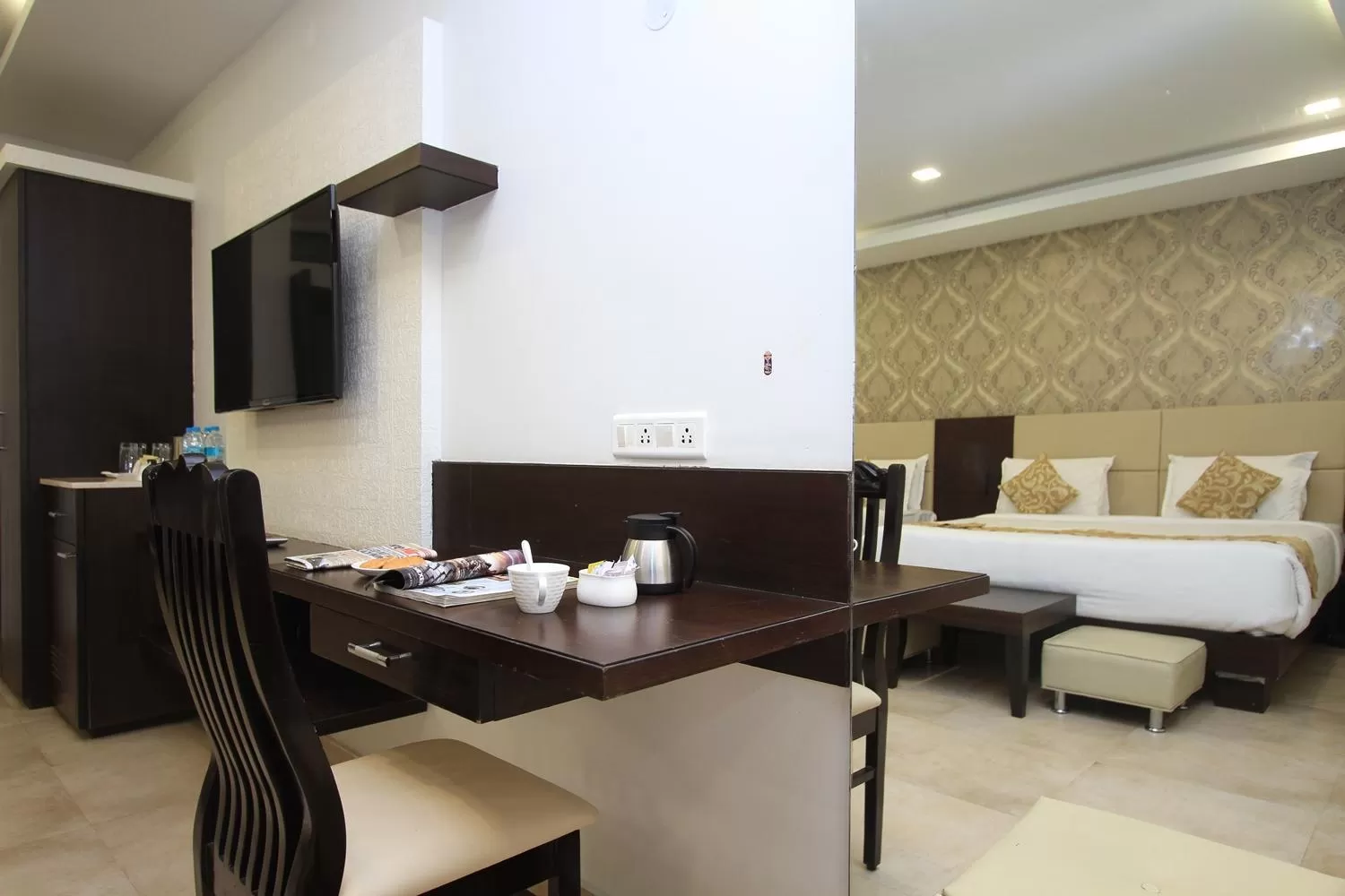 Coffee/tea facilities, Bed in Ambaari hotel