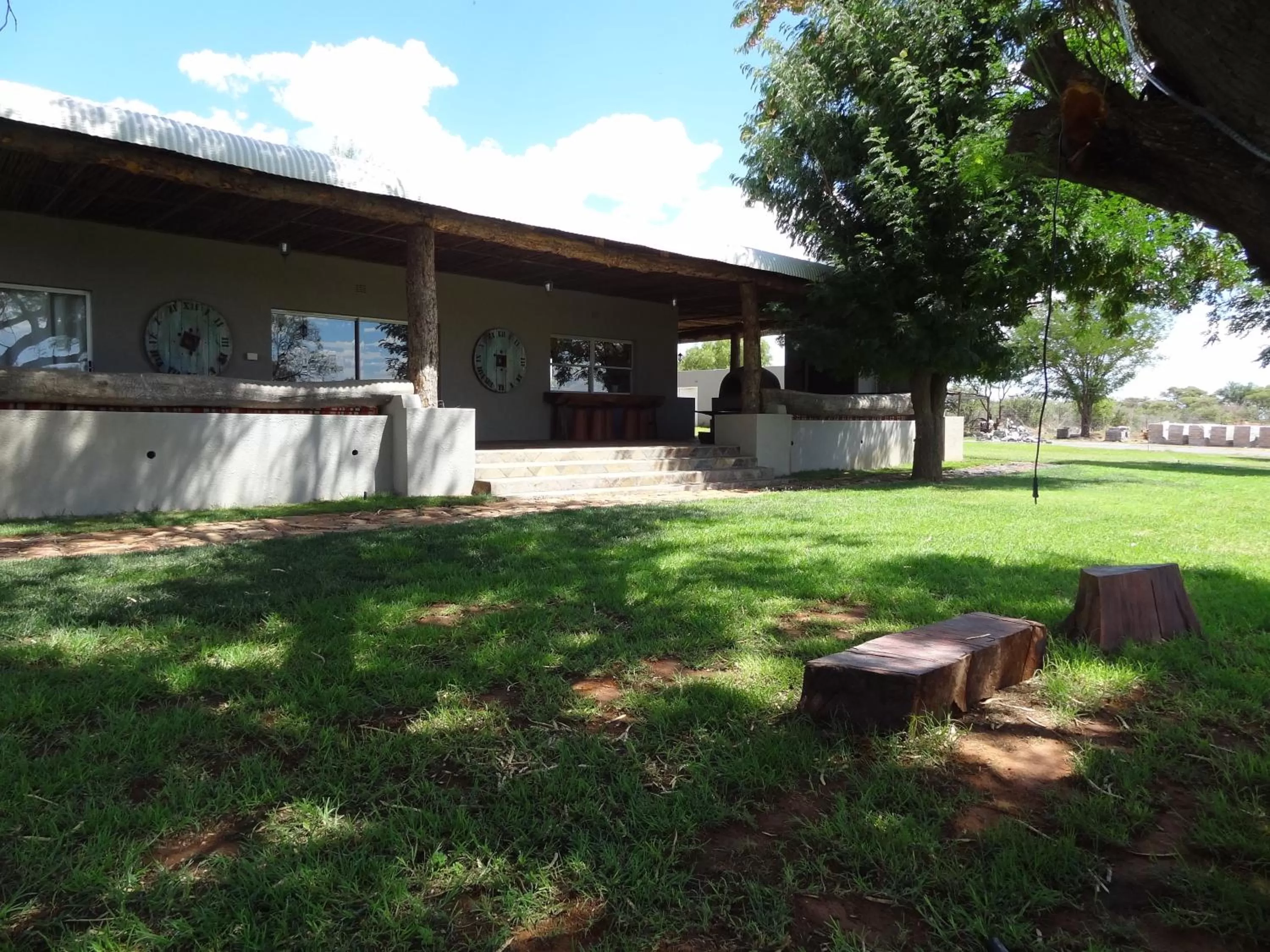 Garden view in Die Olyfhuis