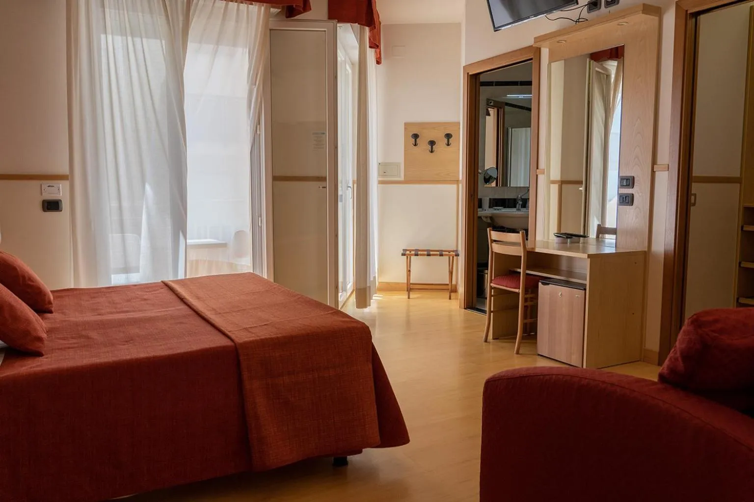 Bedroom, Bed in Hotels Vidi Miramare & Delfino