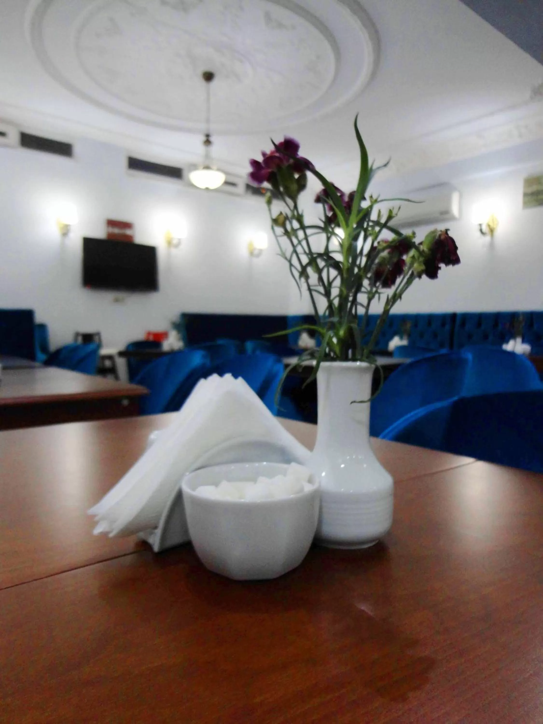 Restaurant/places to eat in Basileus Hotel