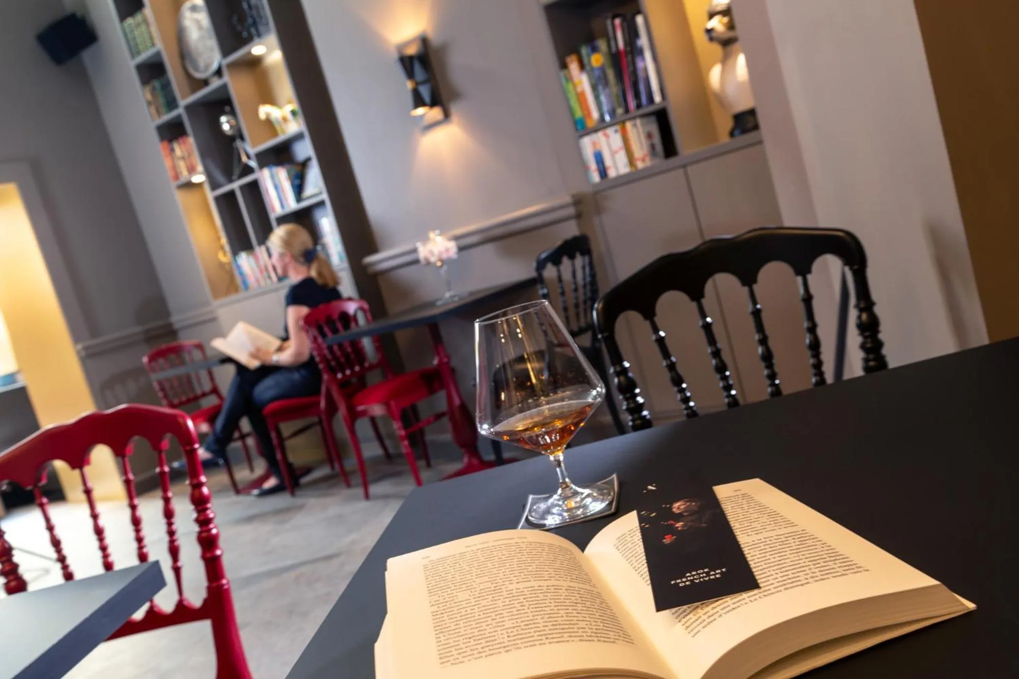 Library in Hotel Arok