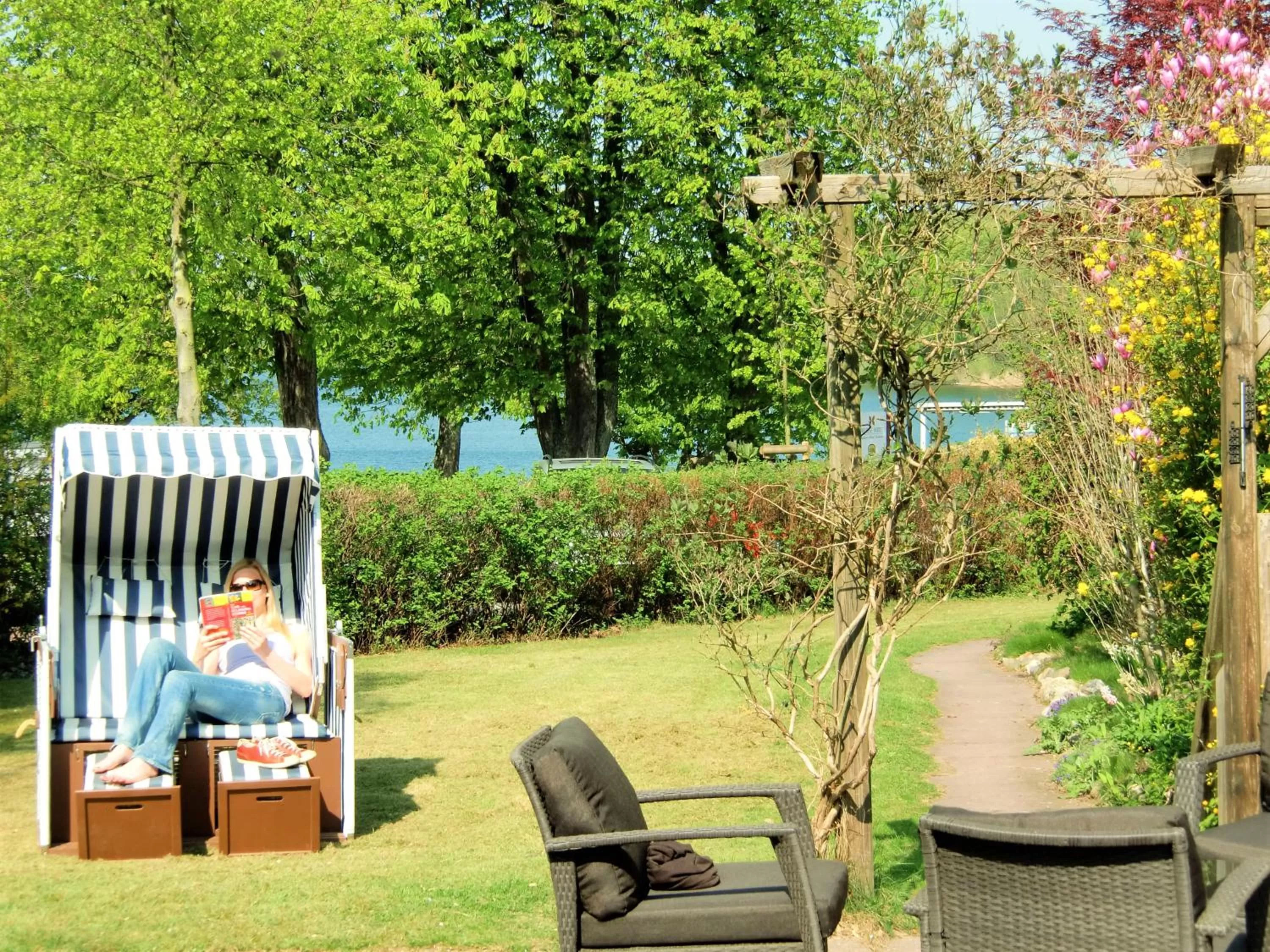 Garden in Hotel Holsteinische Schweiz am Dieksee