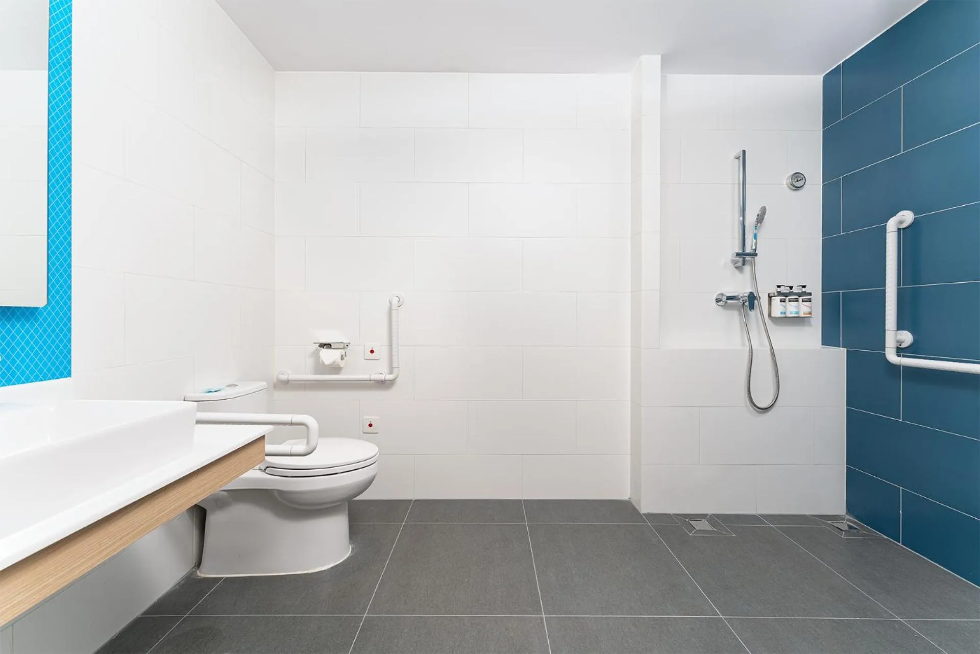 Toilet in Holiday Inn Express Shunde Daliang by IHG