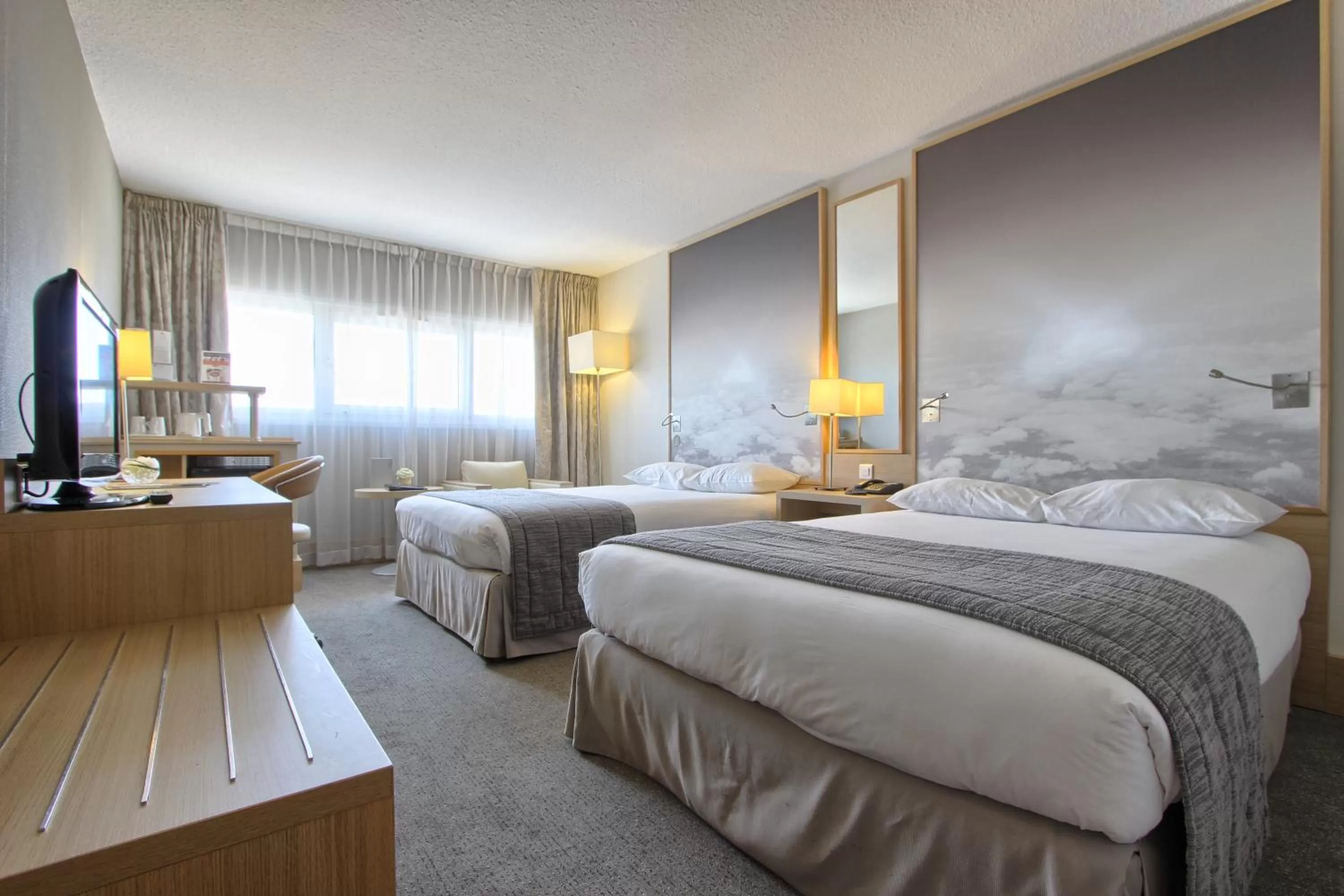 Bedroom, Bed in Hotel Inn Paris CDG Airport