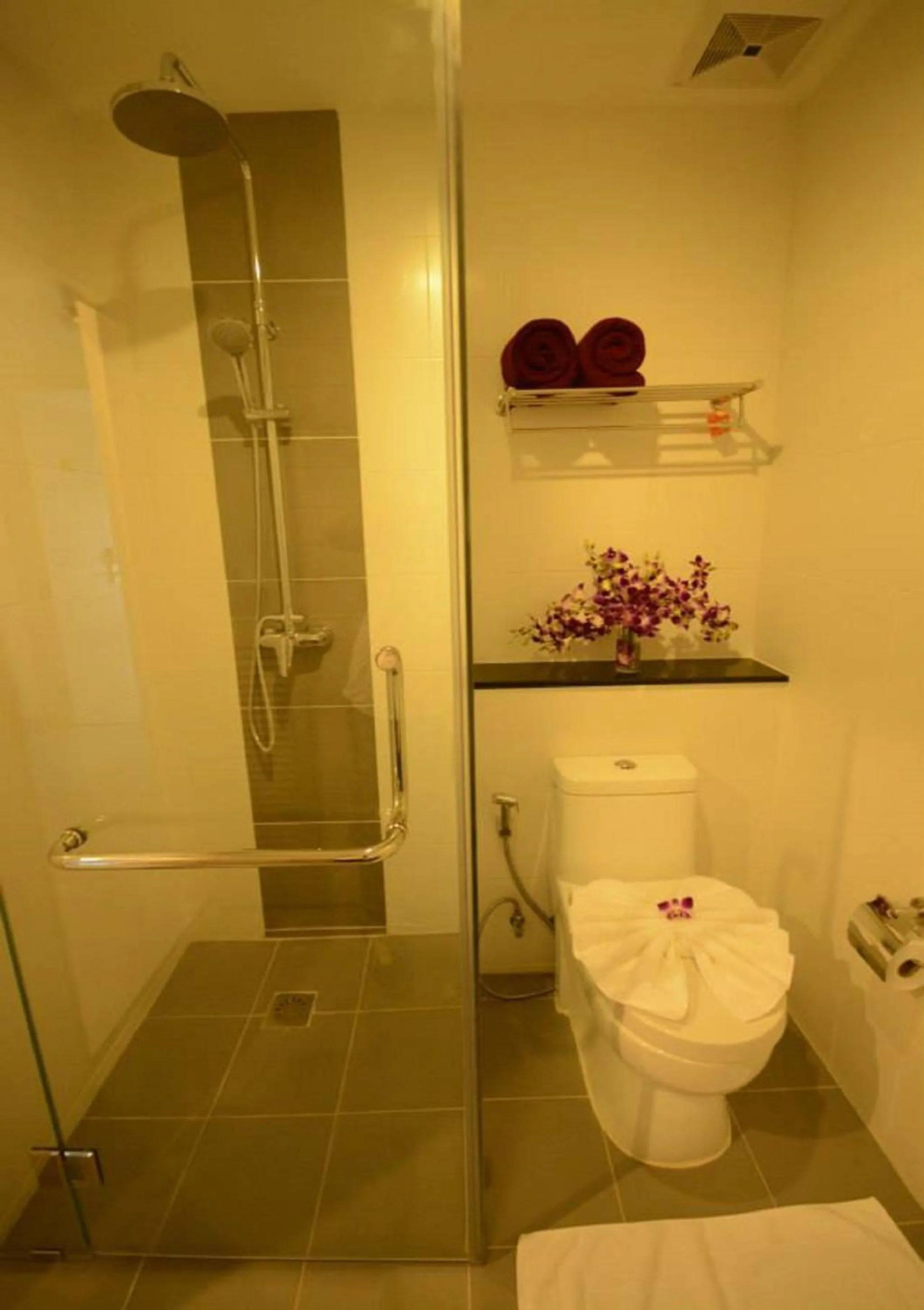 Shower in The Patong Center Hotel