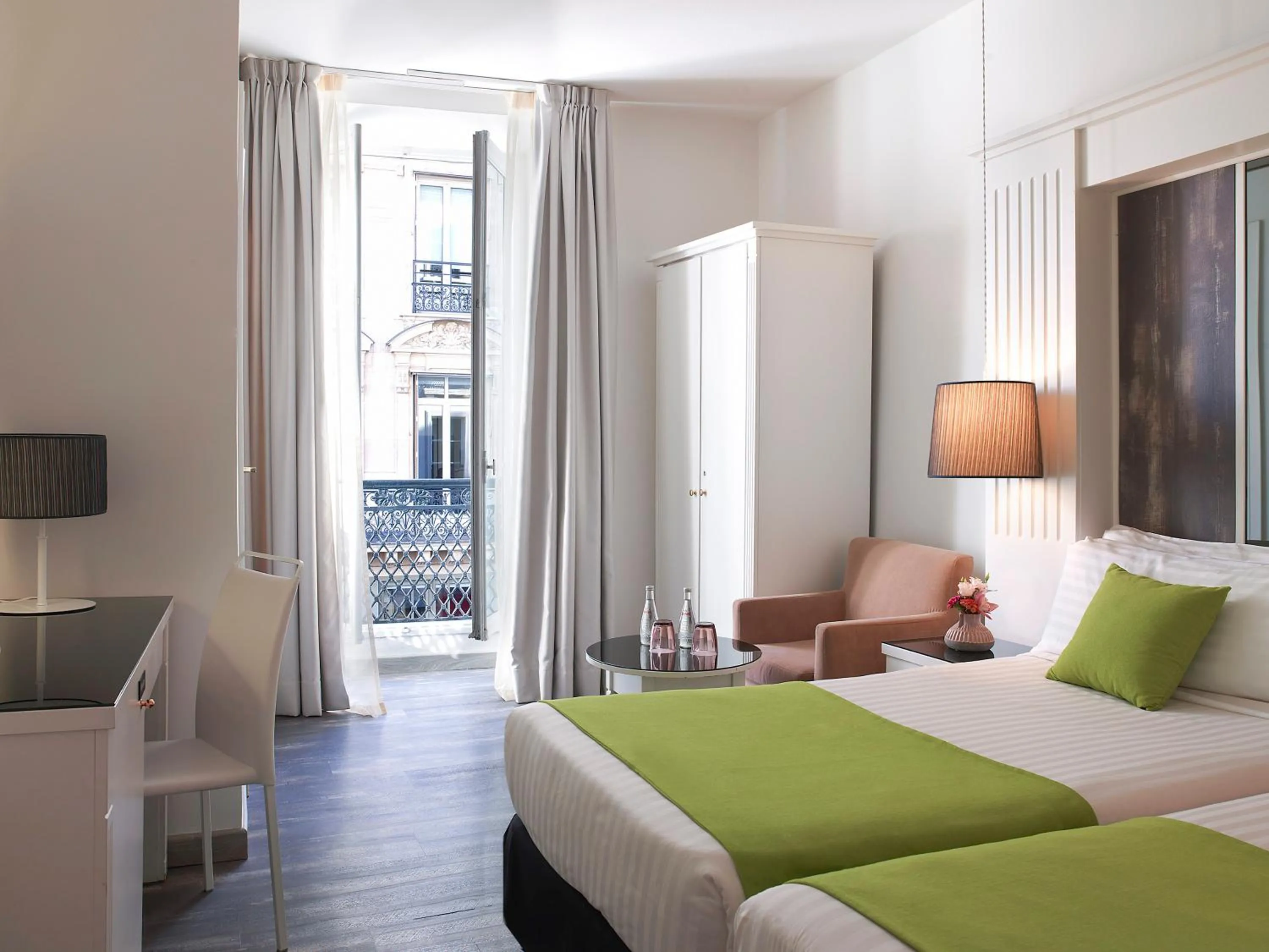 Photo of the whole room, Bed in Hotel Paris Opera Affiliated by Meliá