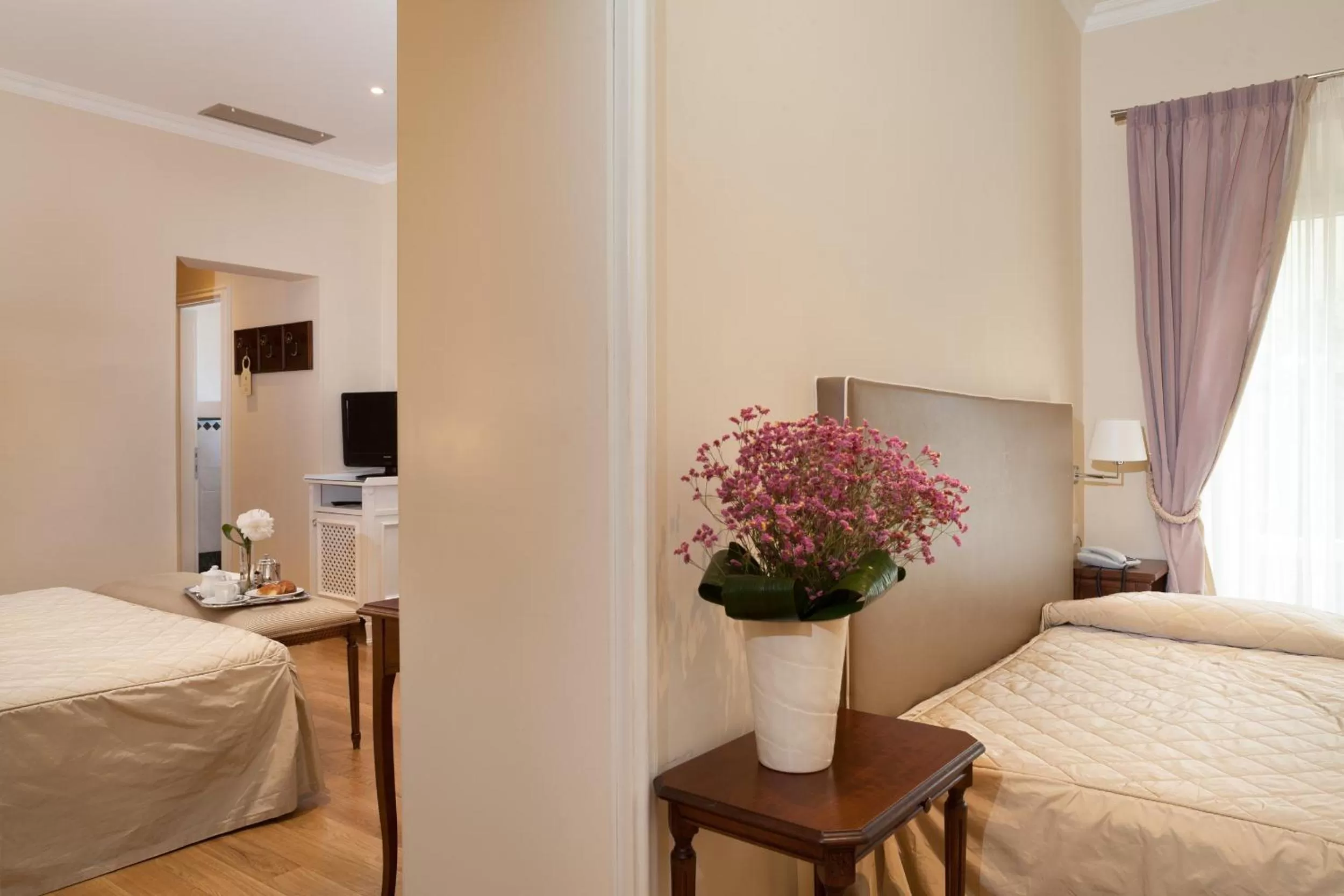 Photo of the whole room, Bed in Hotel Executive