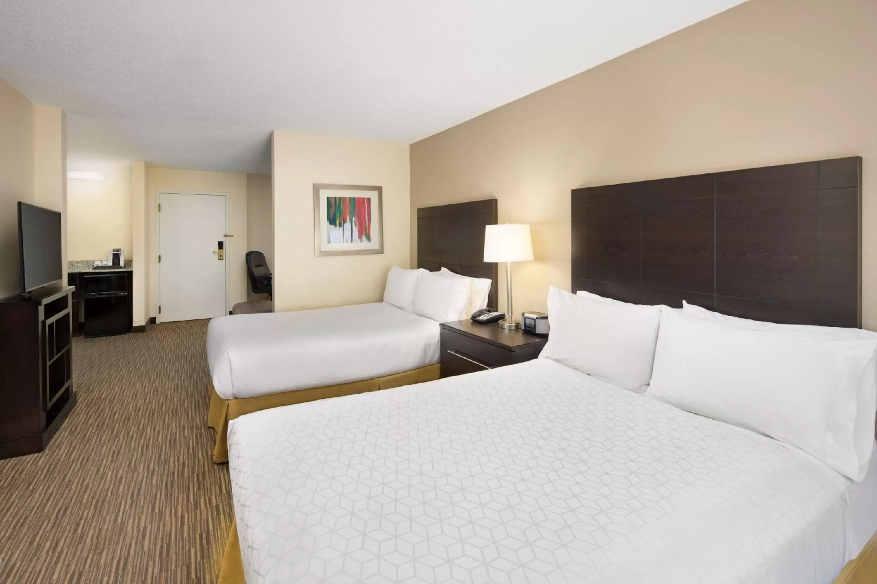 Photo of the whole room, Bed in Holiday Inn Express & Suites Alpharetta by IHG
