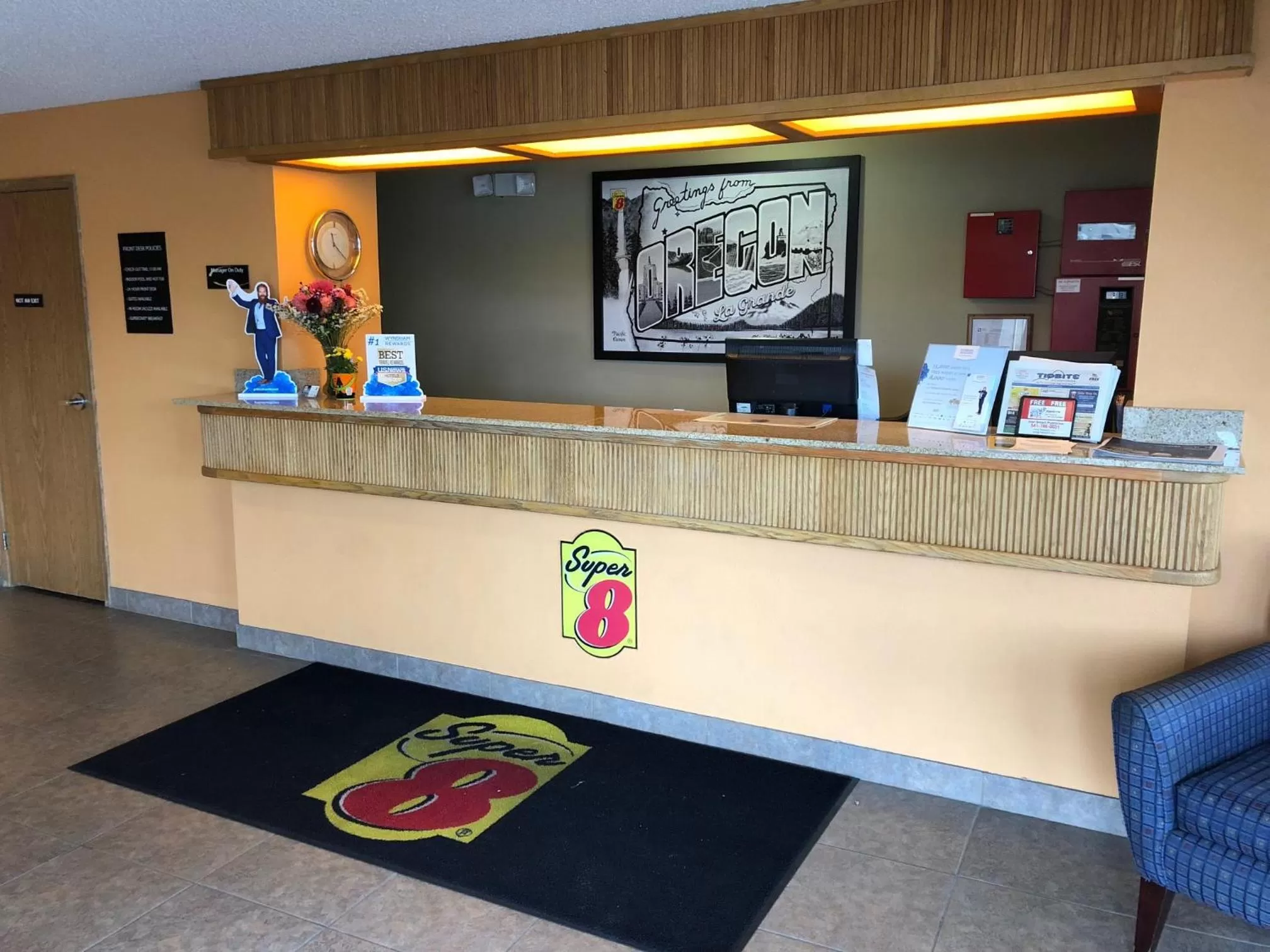 Lobby or reception in Super 8 by Wyndham LaGrande