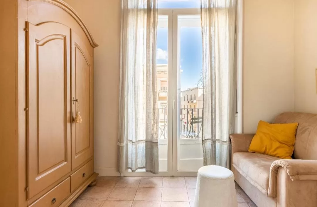 wardrobe in Joy's Bnb Ortigia