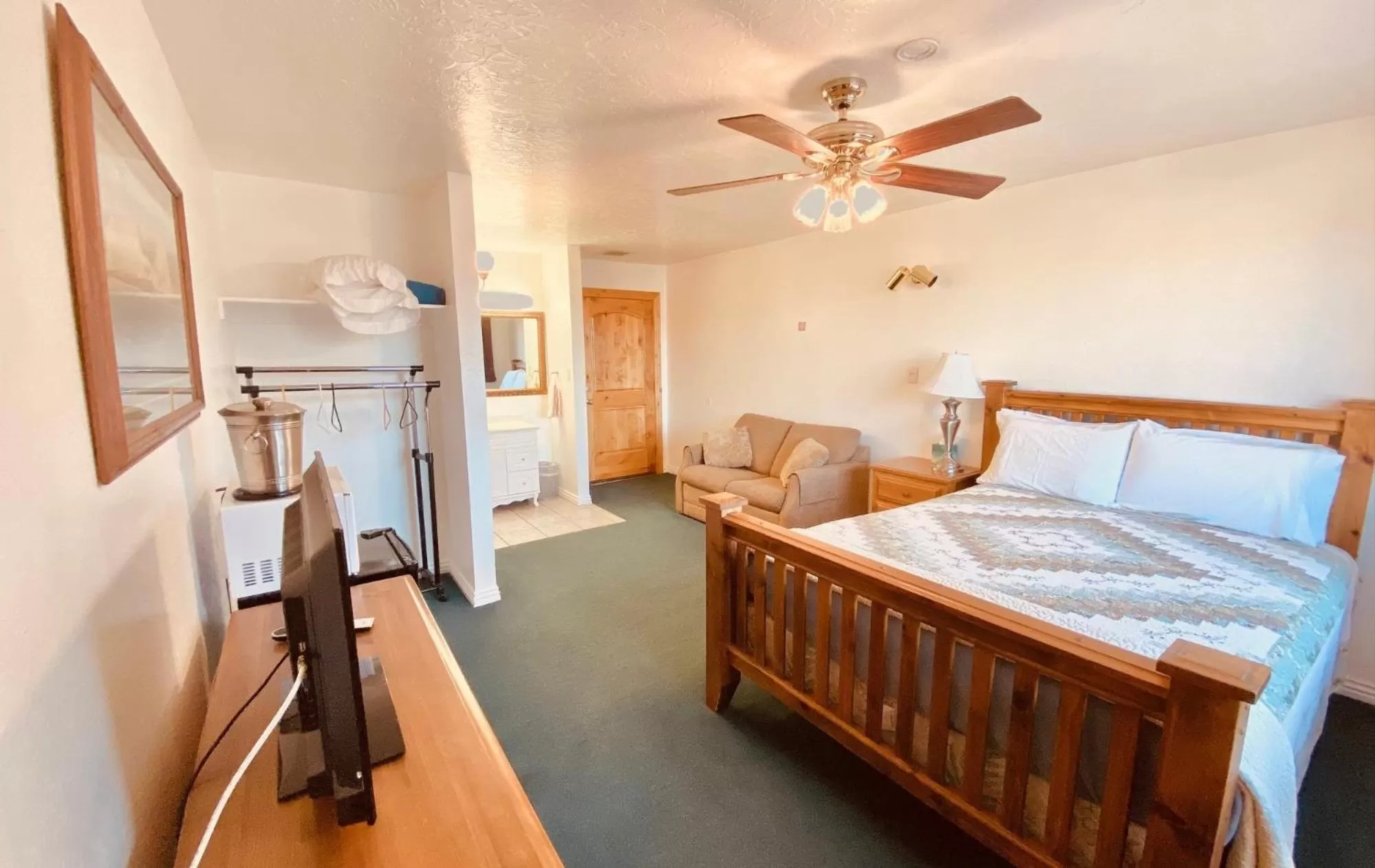 Bed in THE SNUGGLE INN