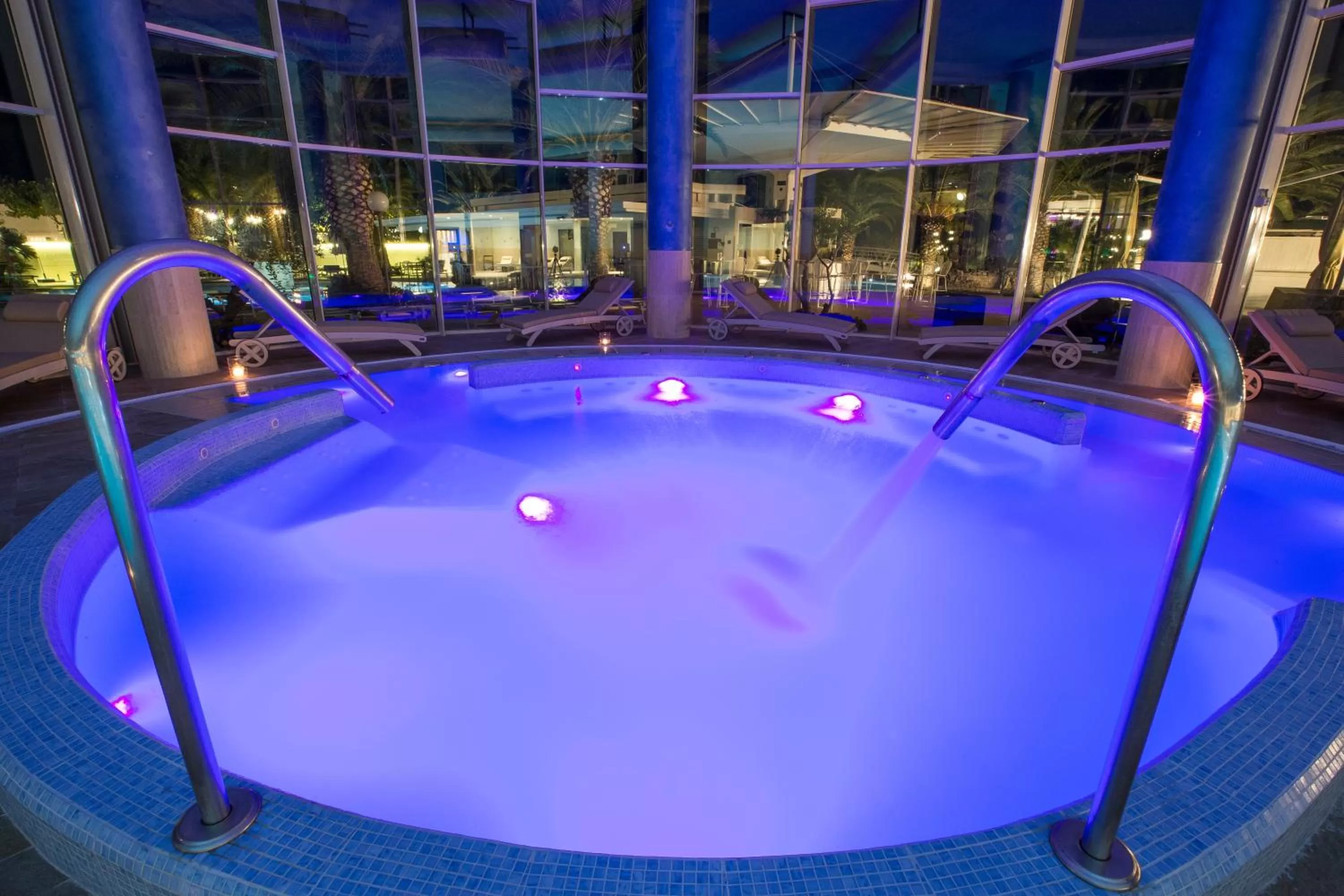 Hot Tub in UNA HOTELS MH Matera