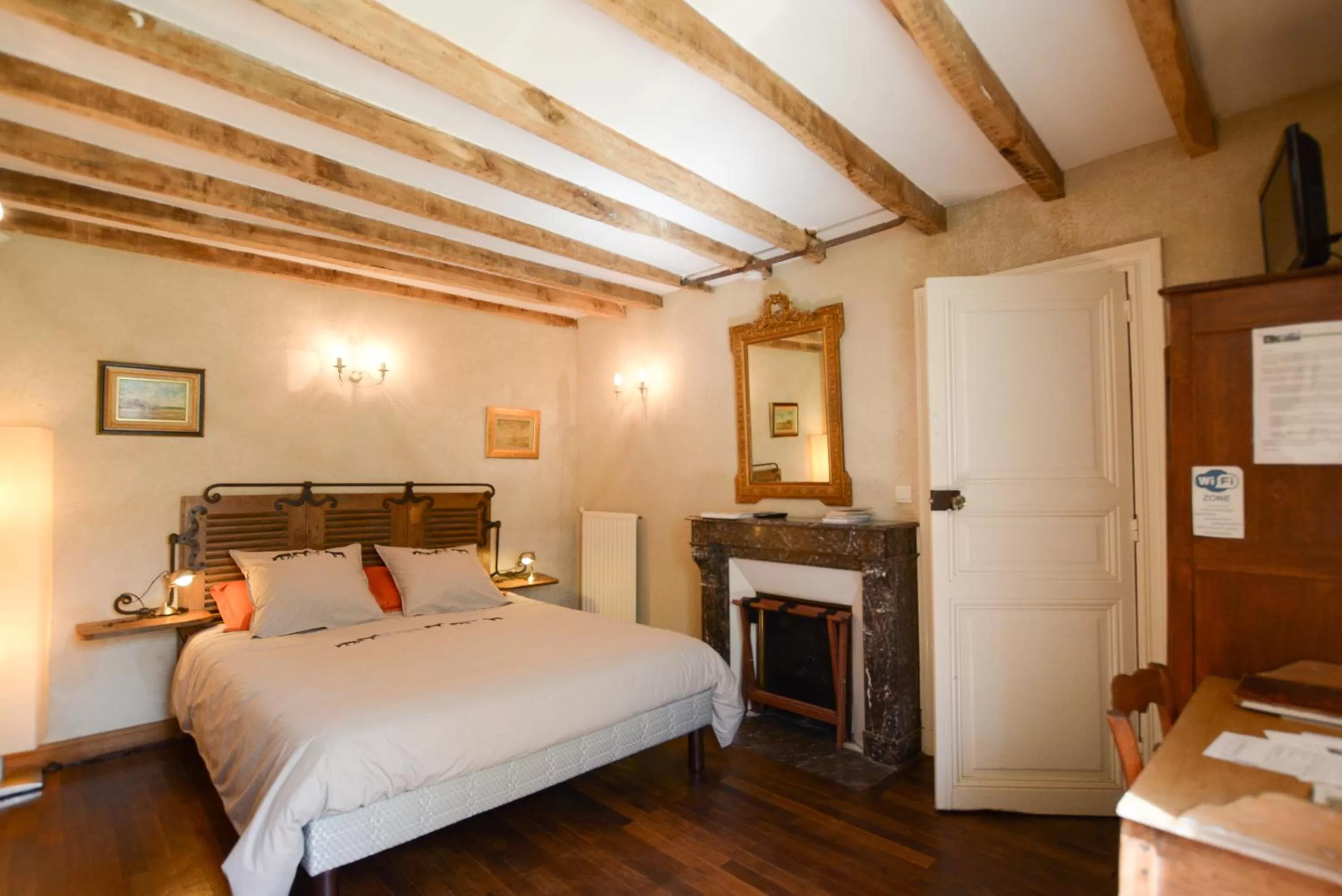 Bedroom, Bed in La Barillerie