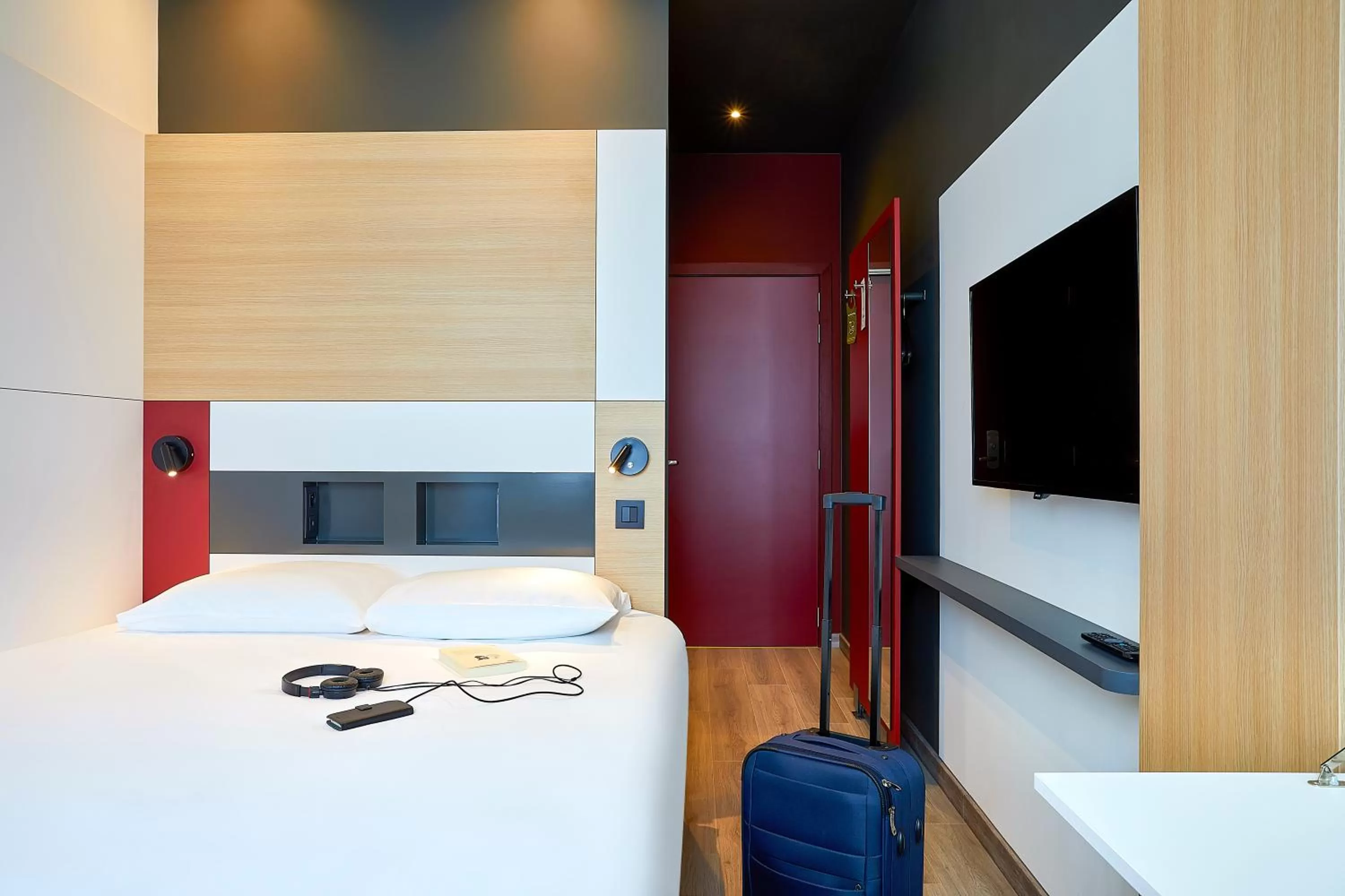 Photo of the whole room, Bed in ibis budget Oostende Airport