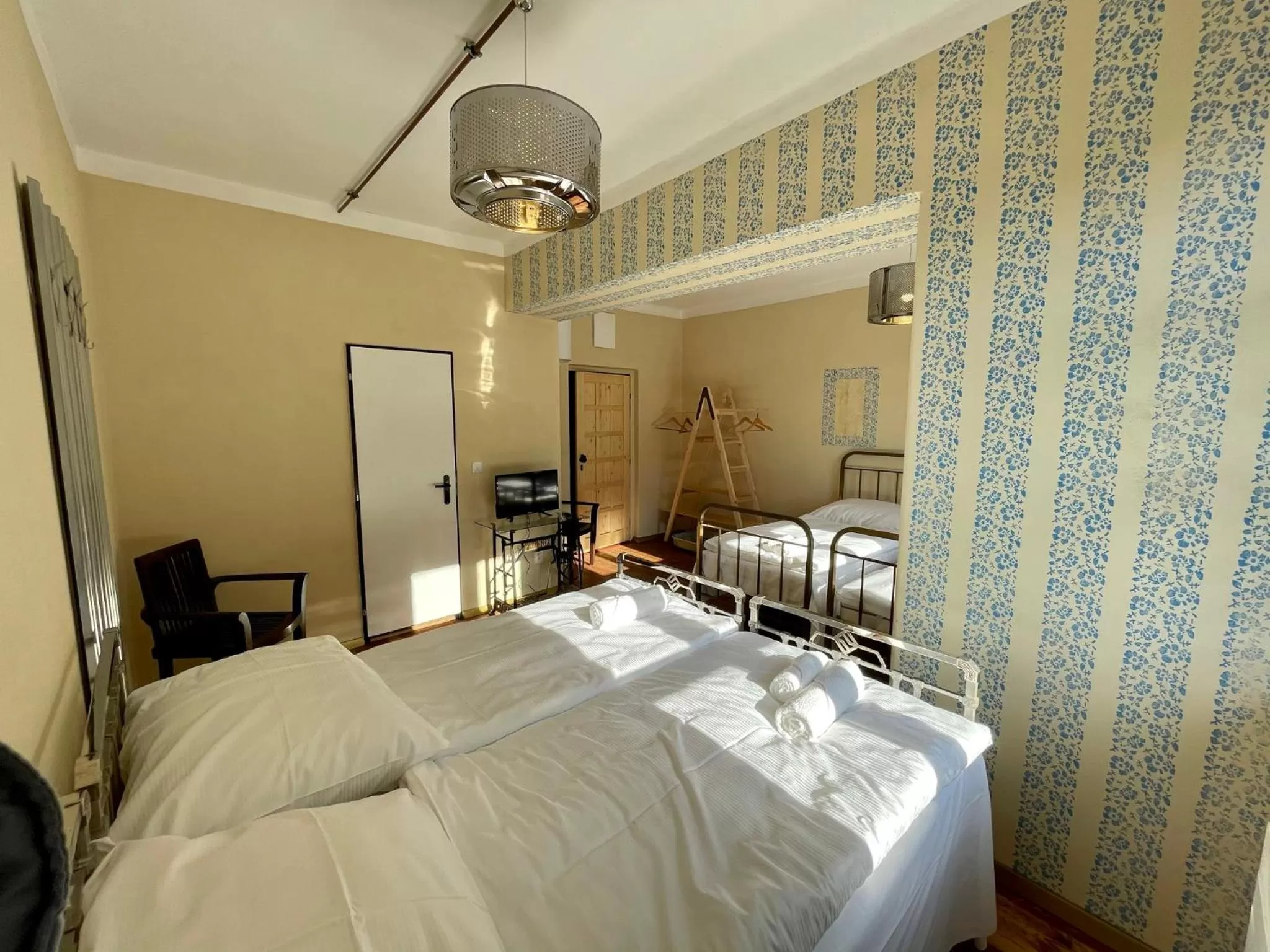 Bed in HARABURDI® Recyclart Hotel