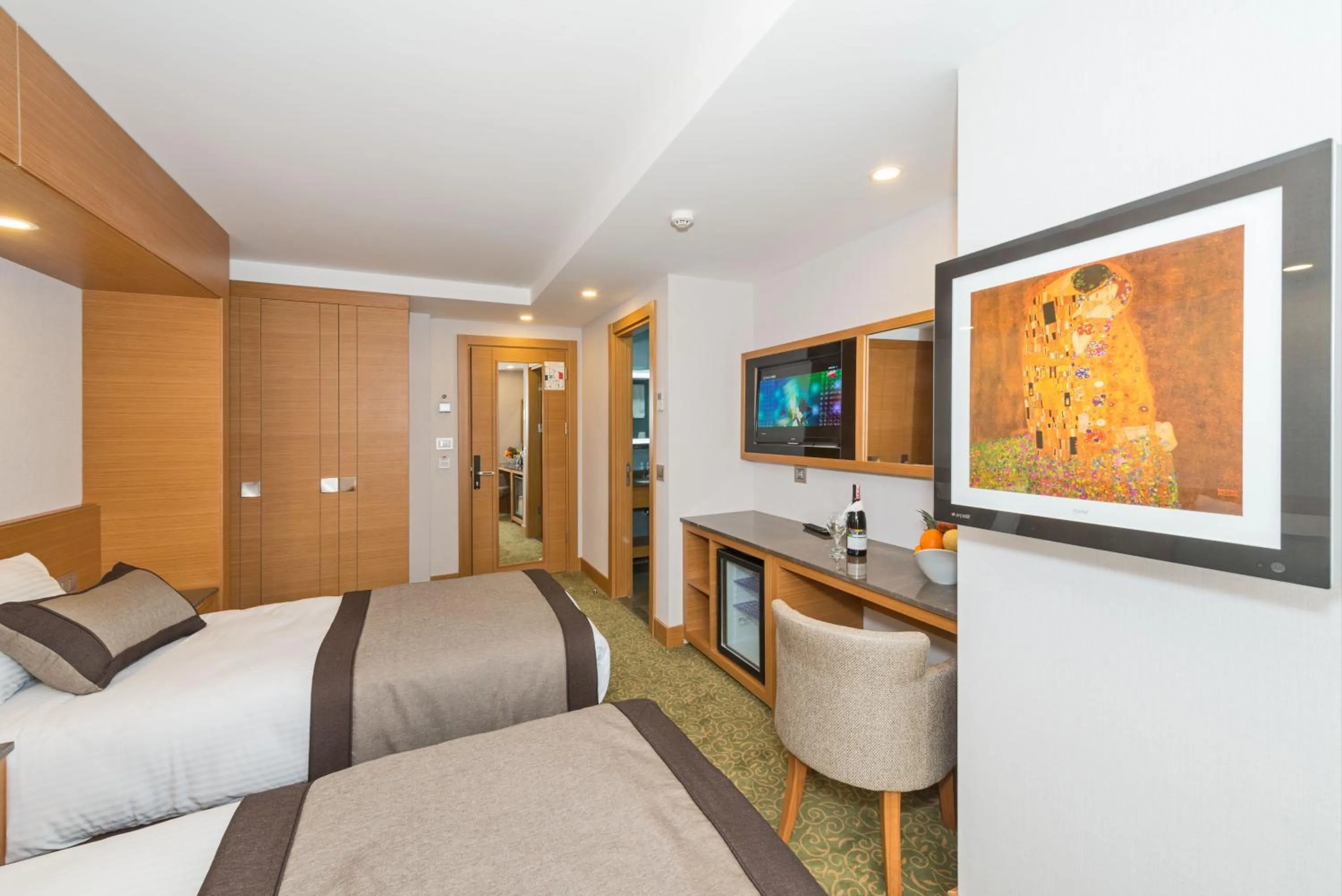 Photo of the whole room, Bed in Bisetun Hotel