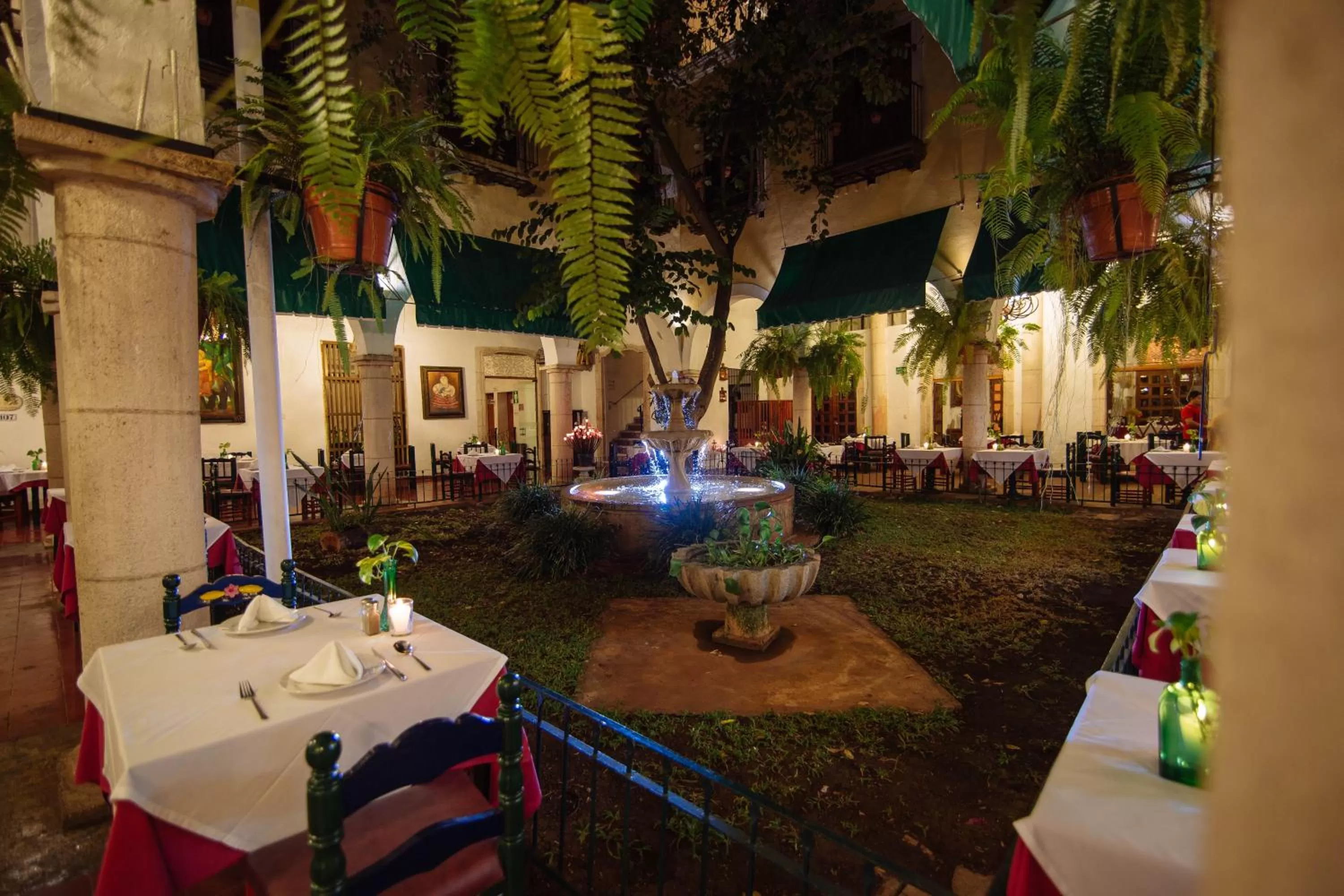 Restaurant/places to eat in Hotel Meson del Marques