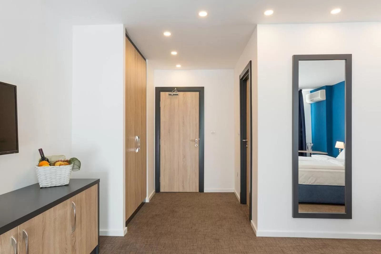 Communal lounge/ TV room, Bed in Premium Crown Suites