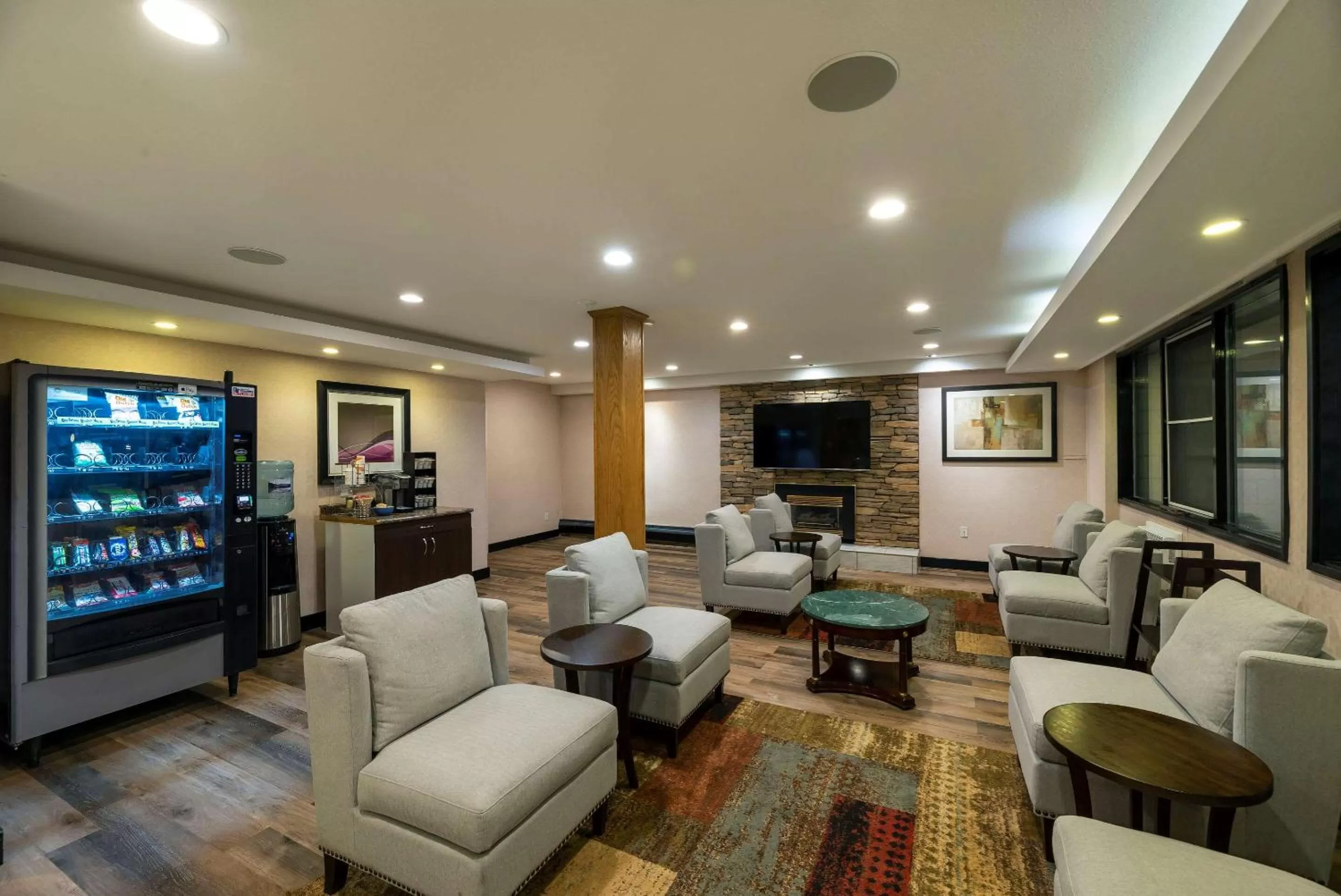 Lobby or reception in Prestige Riverside Lodge Quesnel