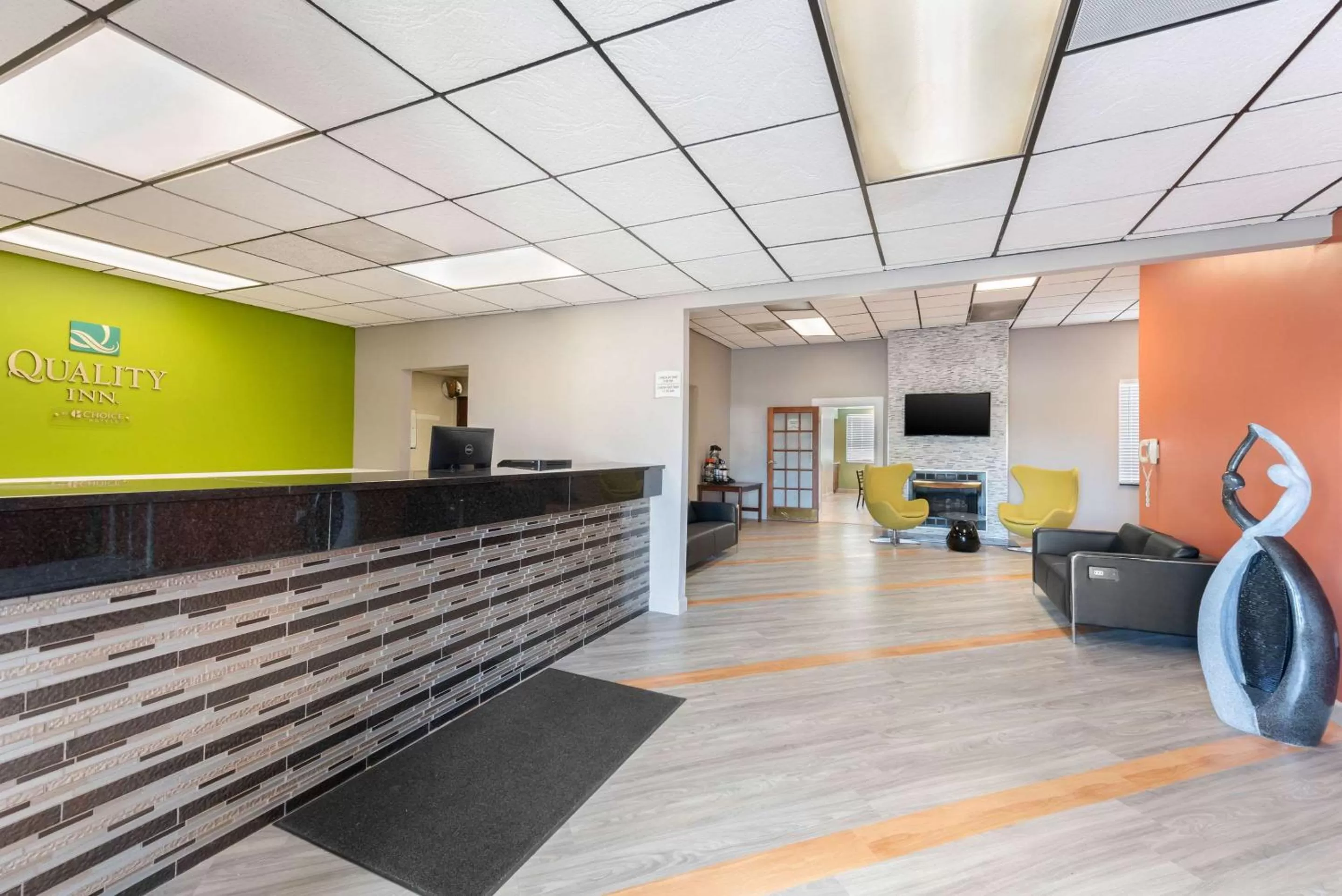 Lobby or reception in Quality Inn Fairborn near Wright Patterson AFB