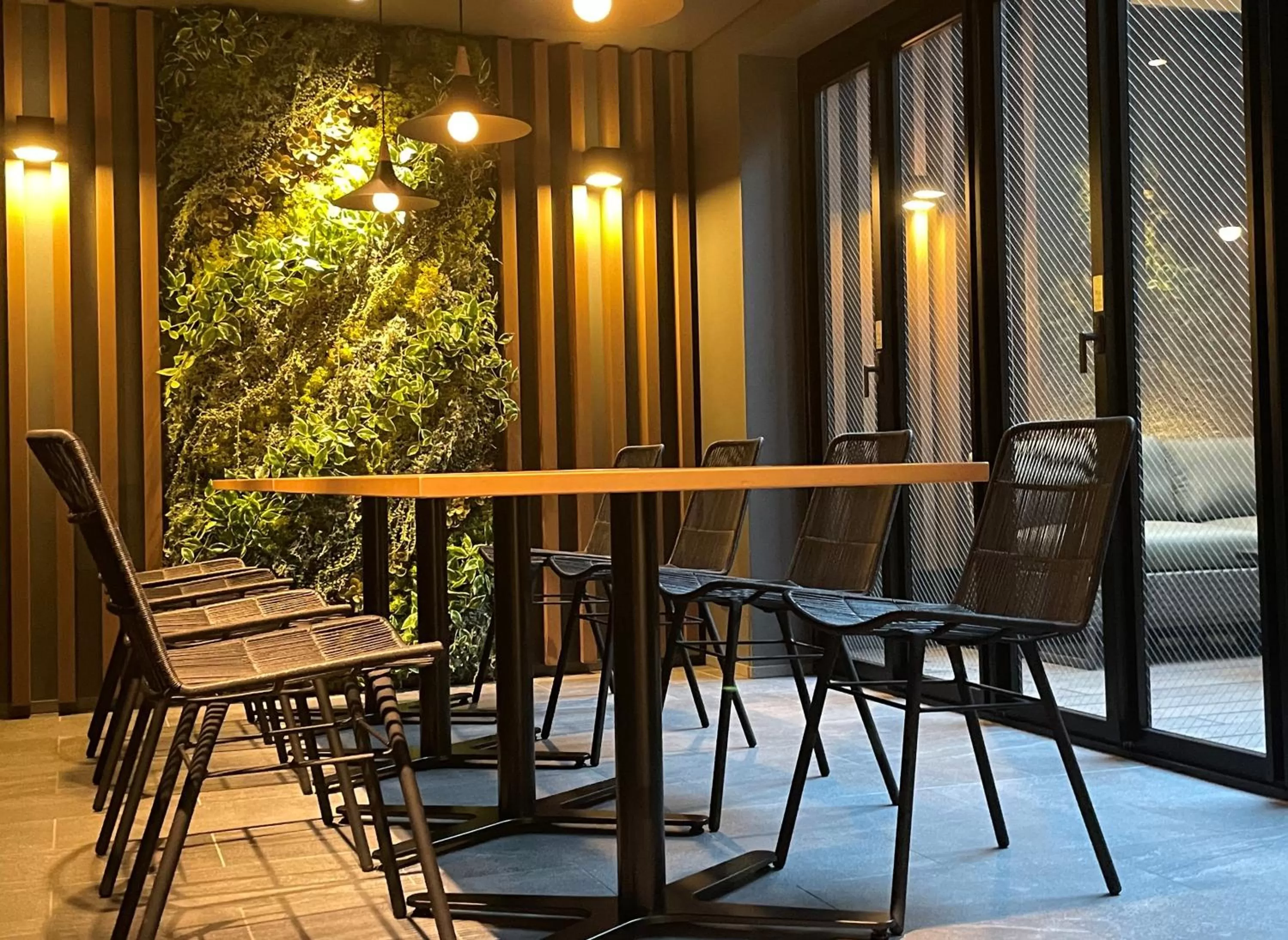 Lounge or bar in HOTEL AMANEK Shinjuku Kabukicho