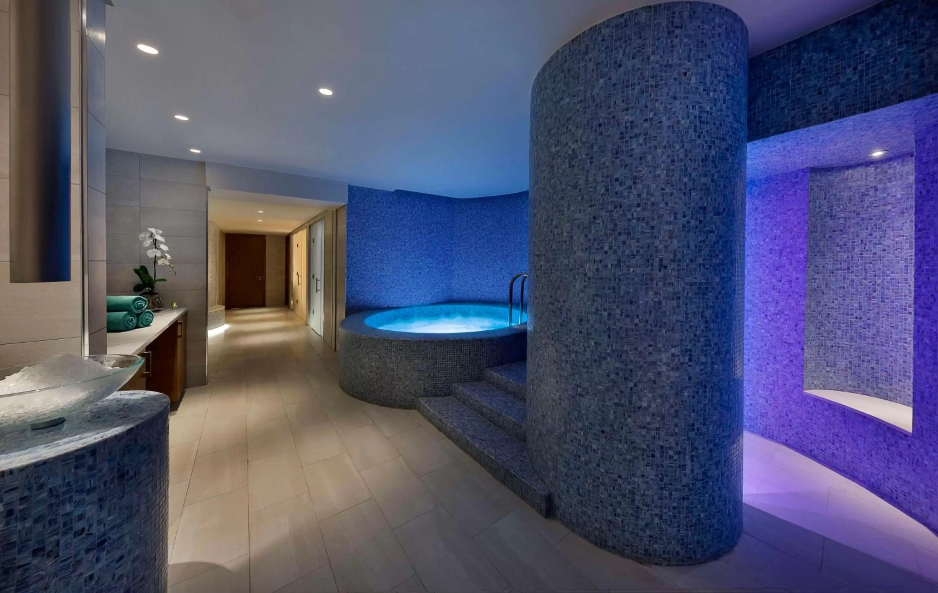 Spa and wellness centre/facilities, Bed in Hilton Abu Dhabi Yas Island