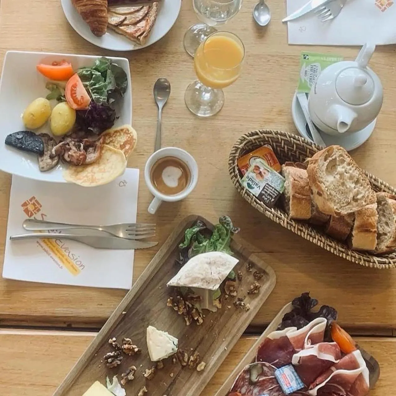 Food and drinks in Hôtel CAP VERT en Aveyron