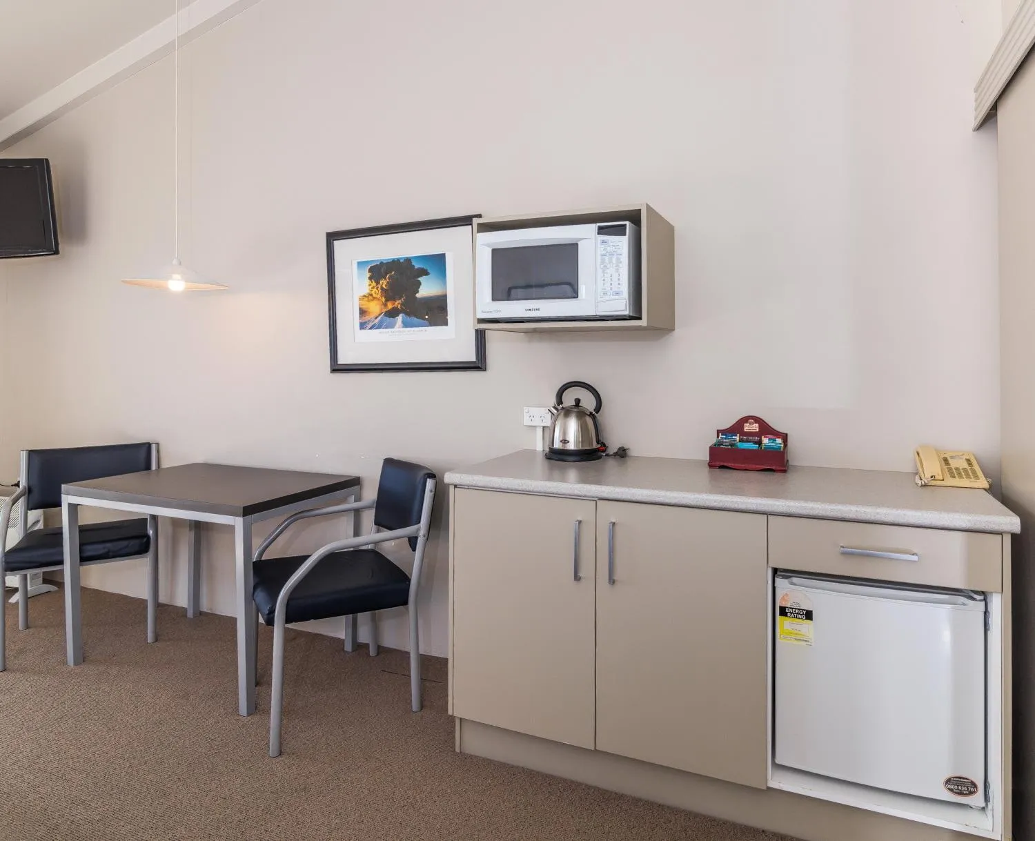 Twin Peaks Lakeside Inn