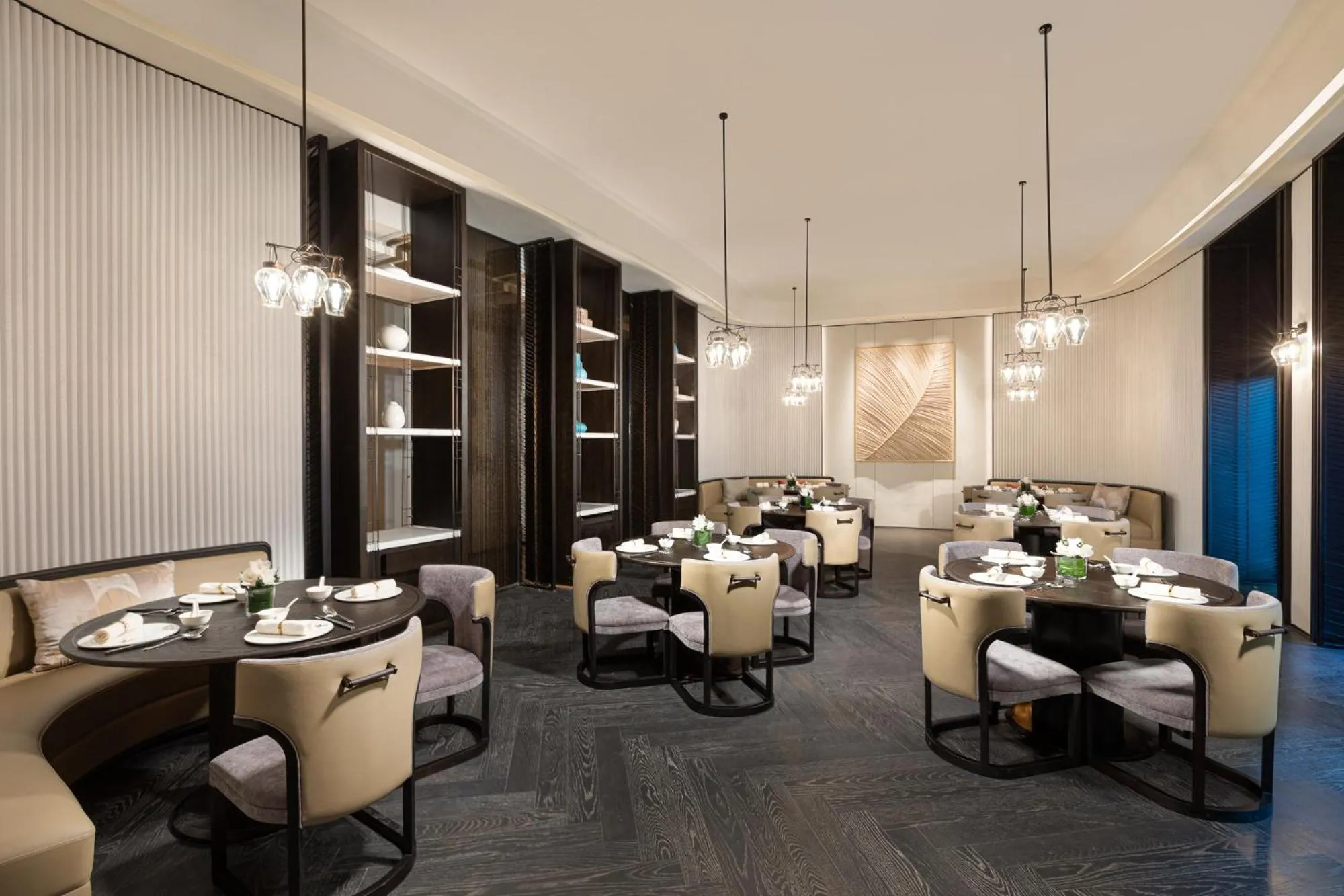 Restaurant/places to eat in HUALUXE Shanghai Changfeng Park by IHG