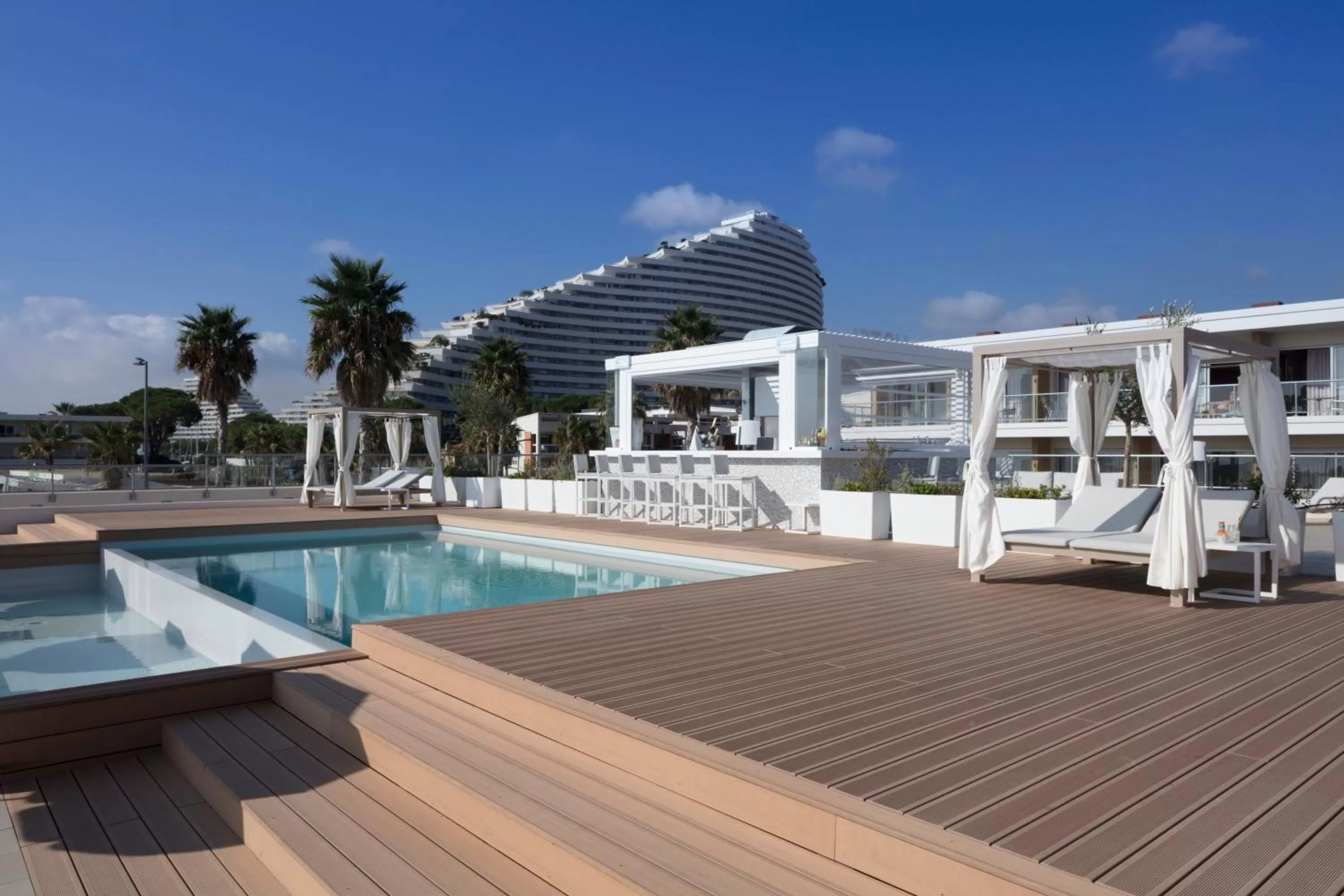 Property building in Mercure Villeneuve Loubet Plage