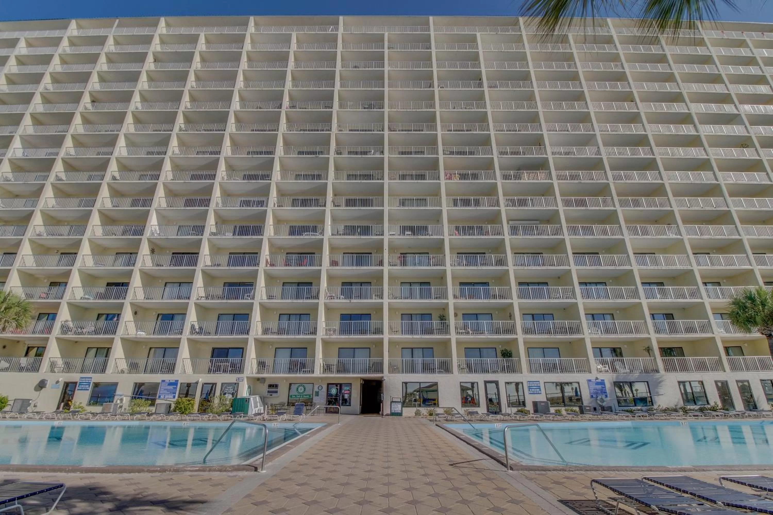 Swimming Pool in The Summit #920