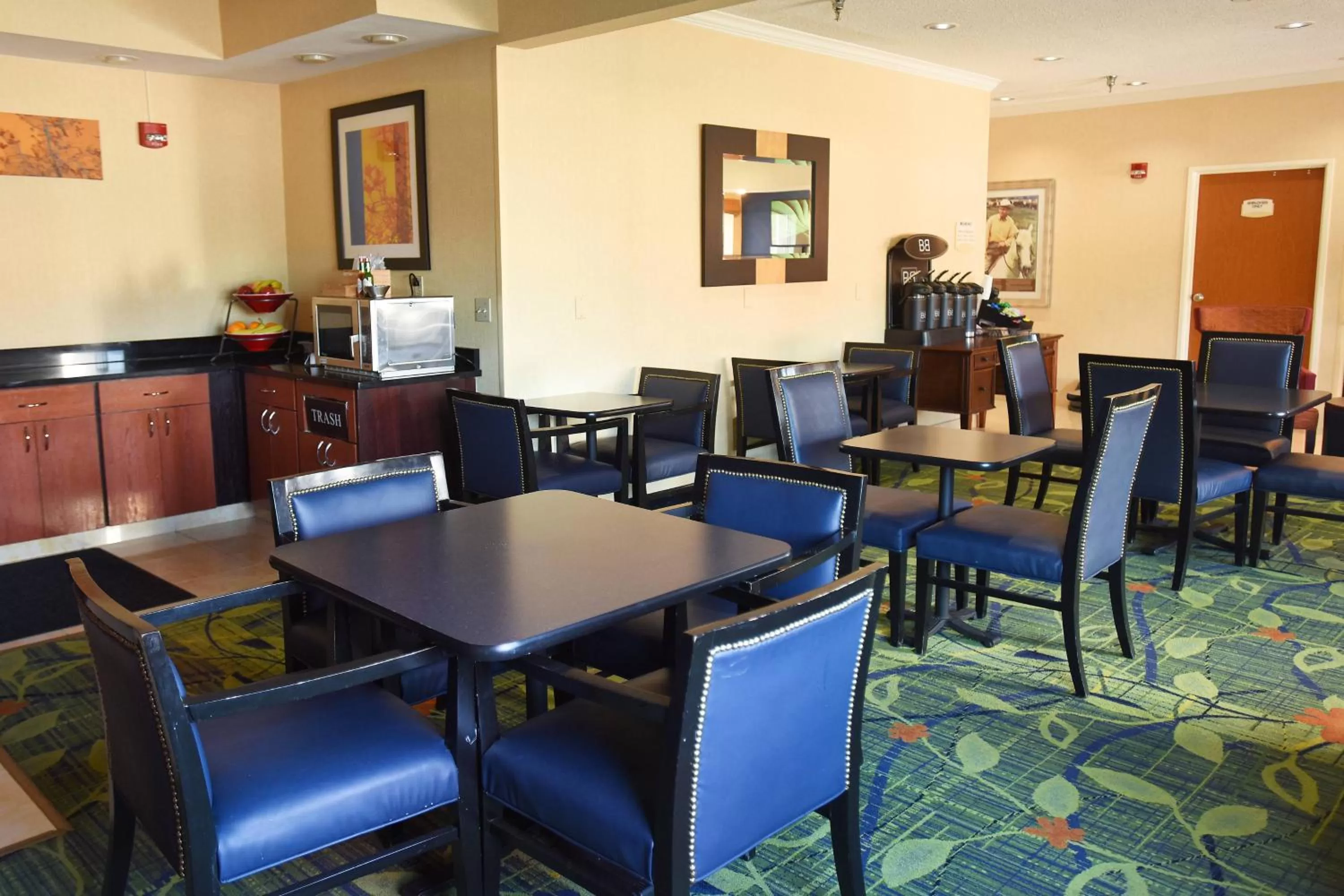 Lobby or reception in AmericInn by Wyndham Topeka