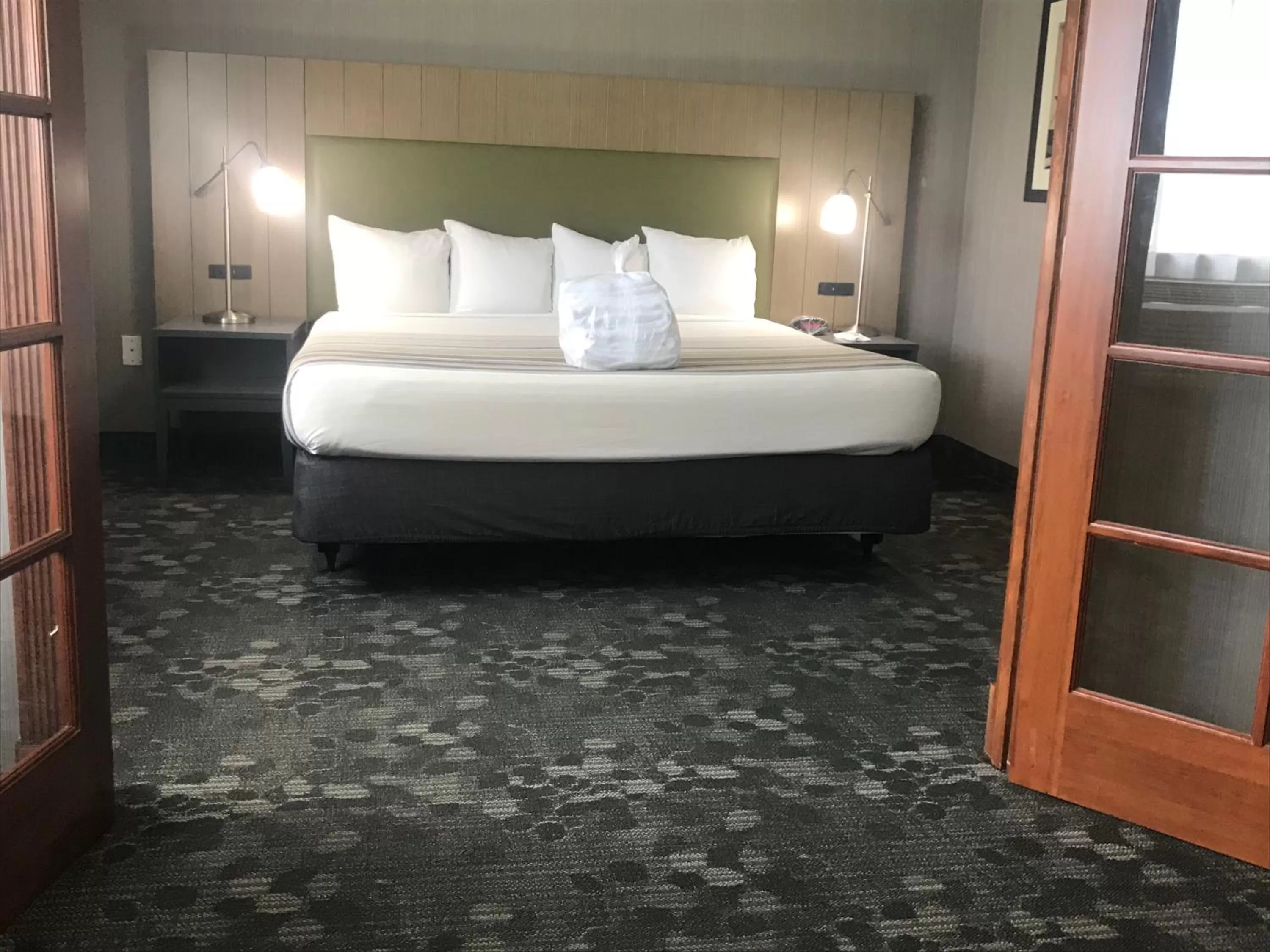 Bed in Country Inn & Suites by Radisson, Delta Park North Portland