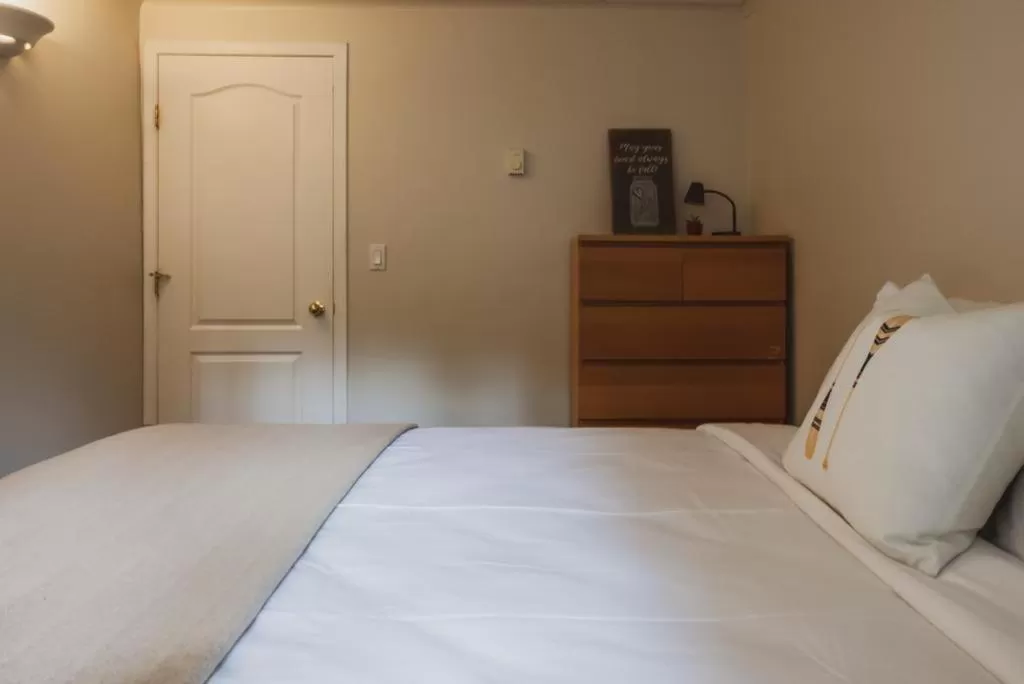 Bedroom, Bed in Barefoot Villas and Retreat