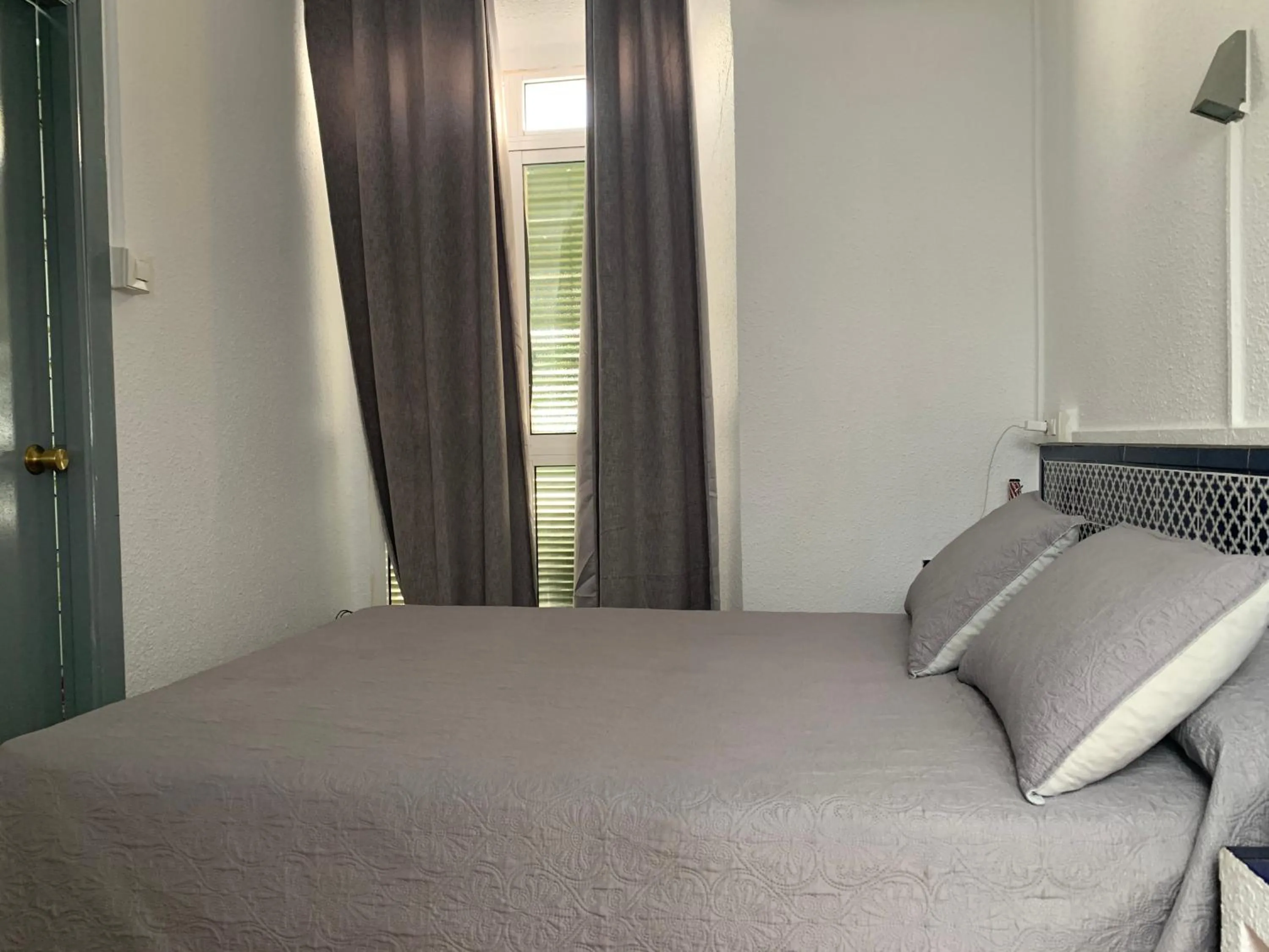 Bedroom, Bed in Hostal Alcobia