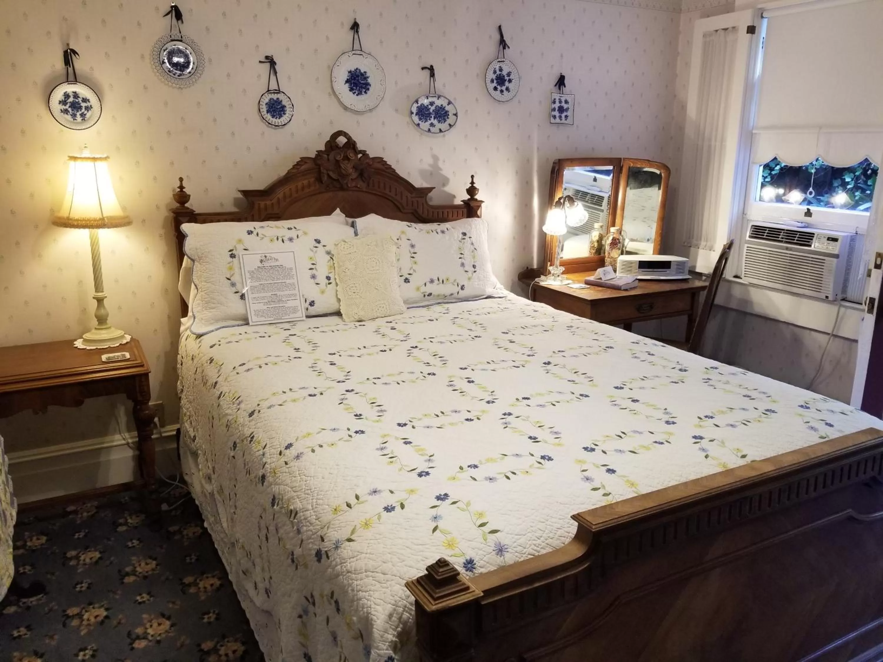 Bed in The Raford Inn