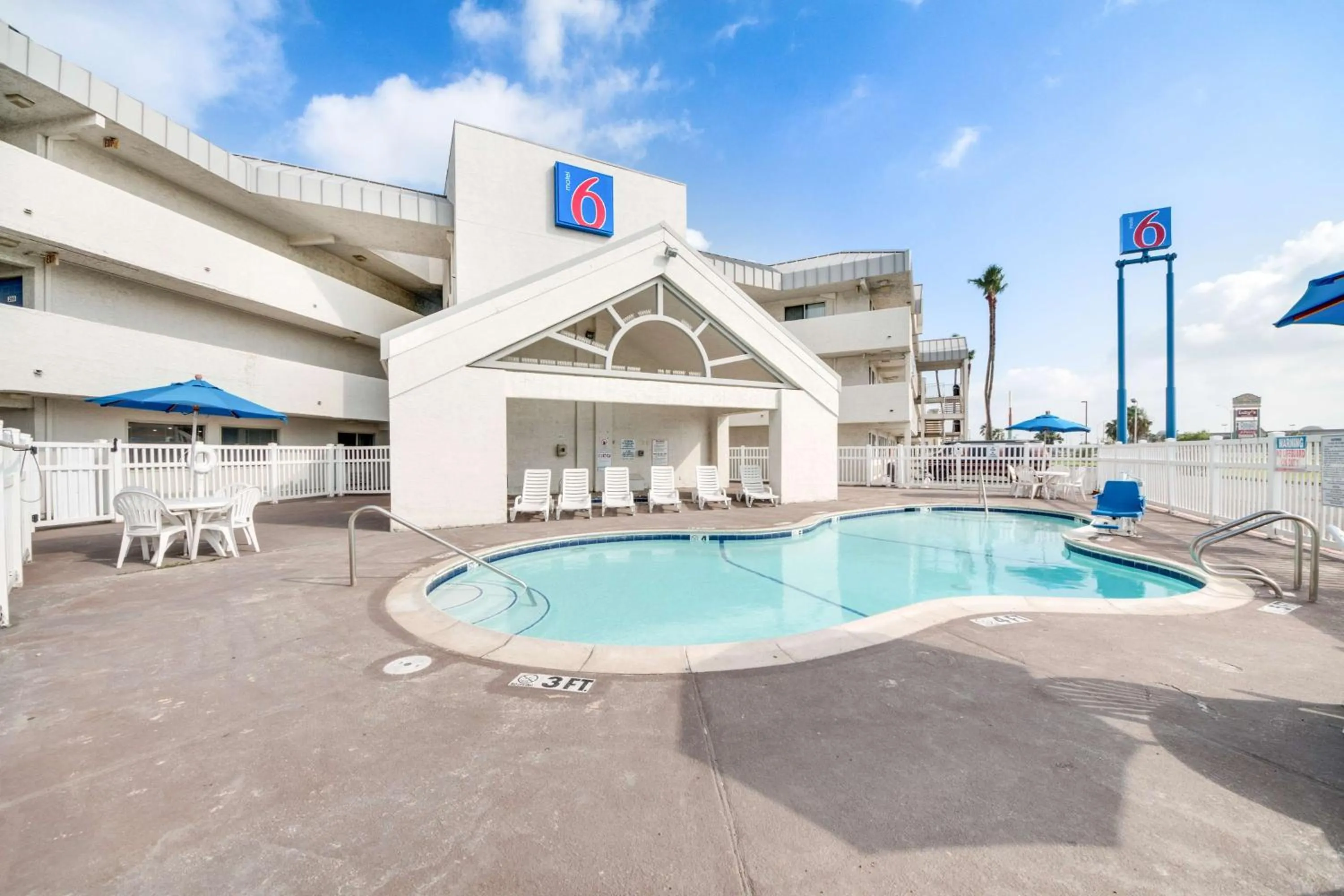Swimming pool in Motel 6-Brownsville, TX North