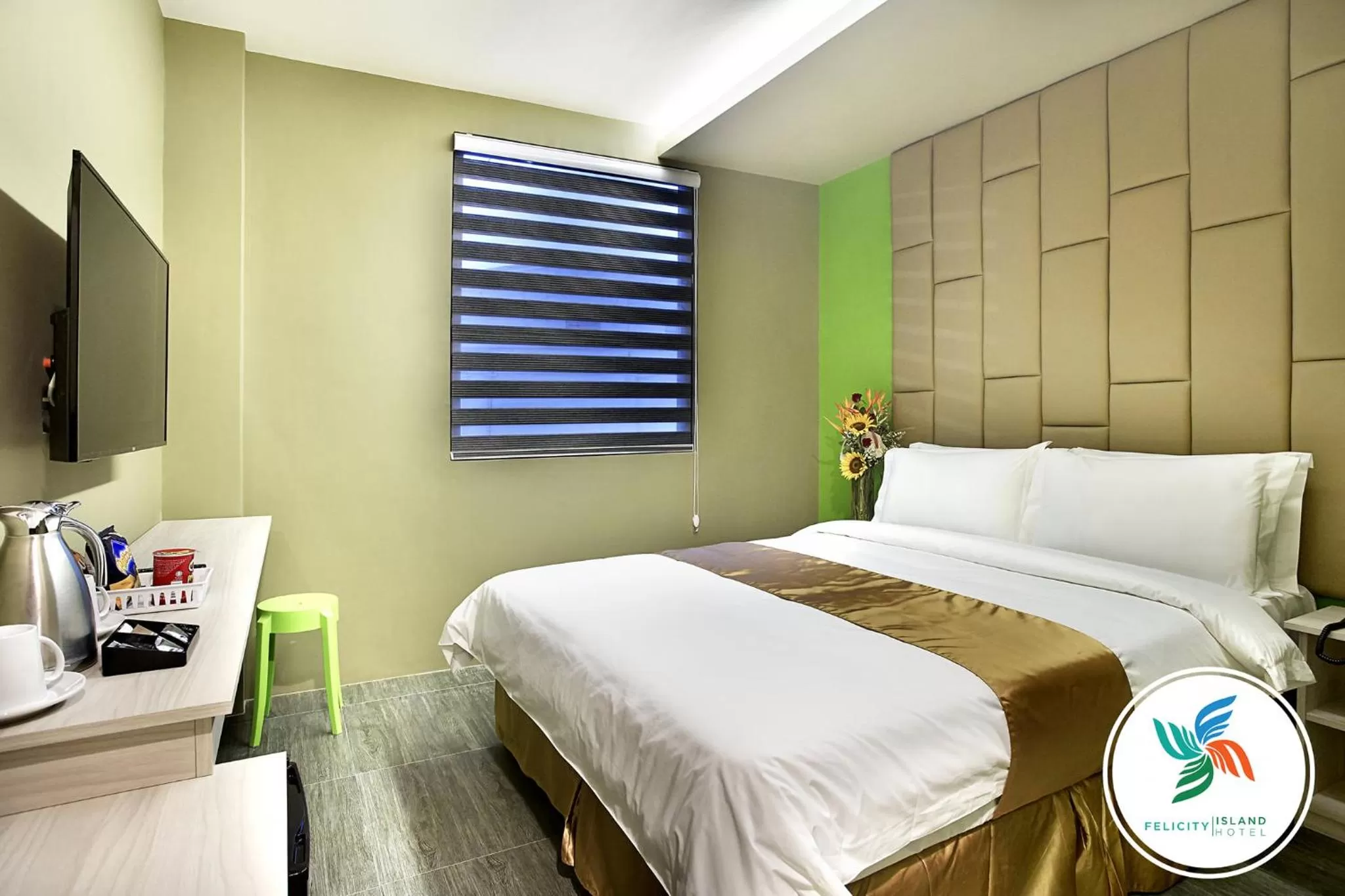 Bed in Felicity Island Hotel