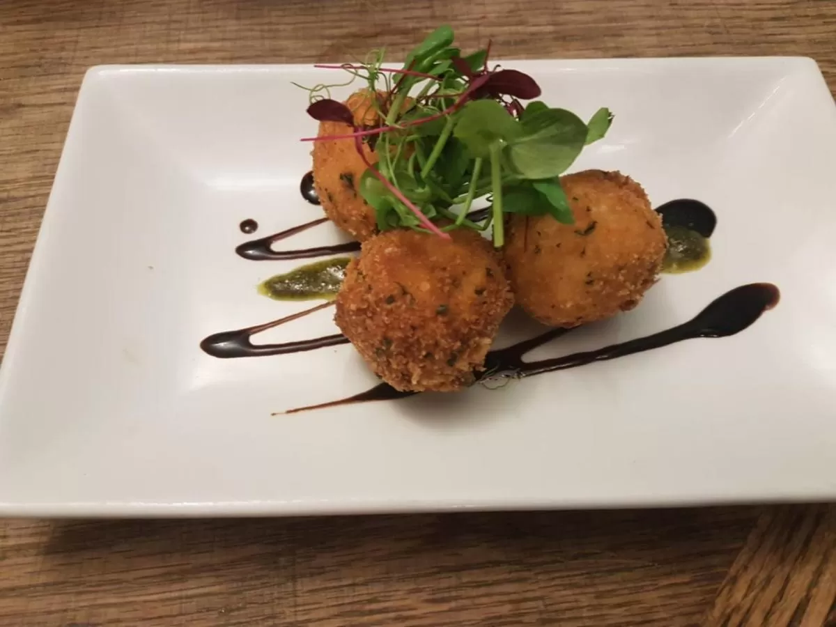 Restaurant/places to eat in The Barge Inn