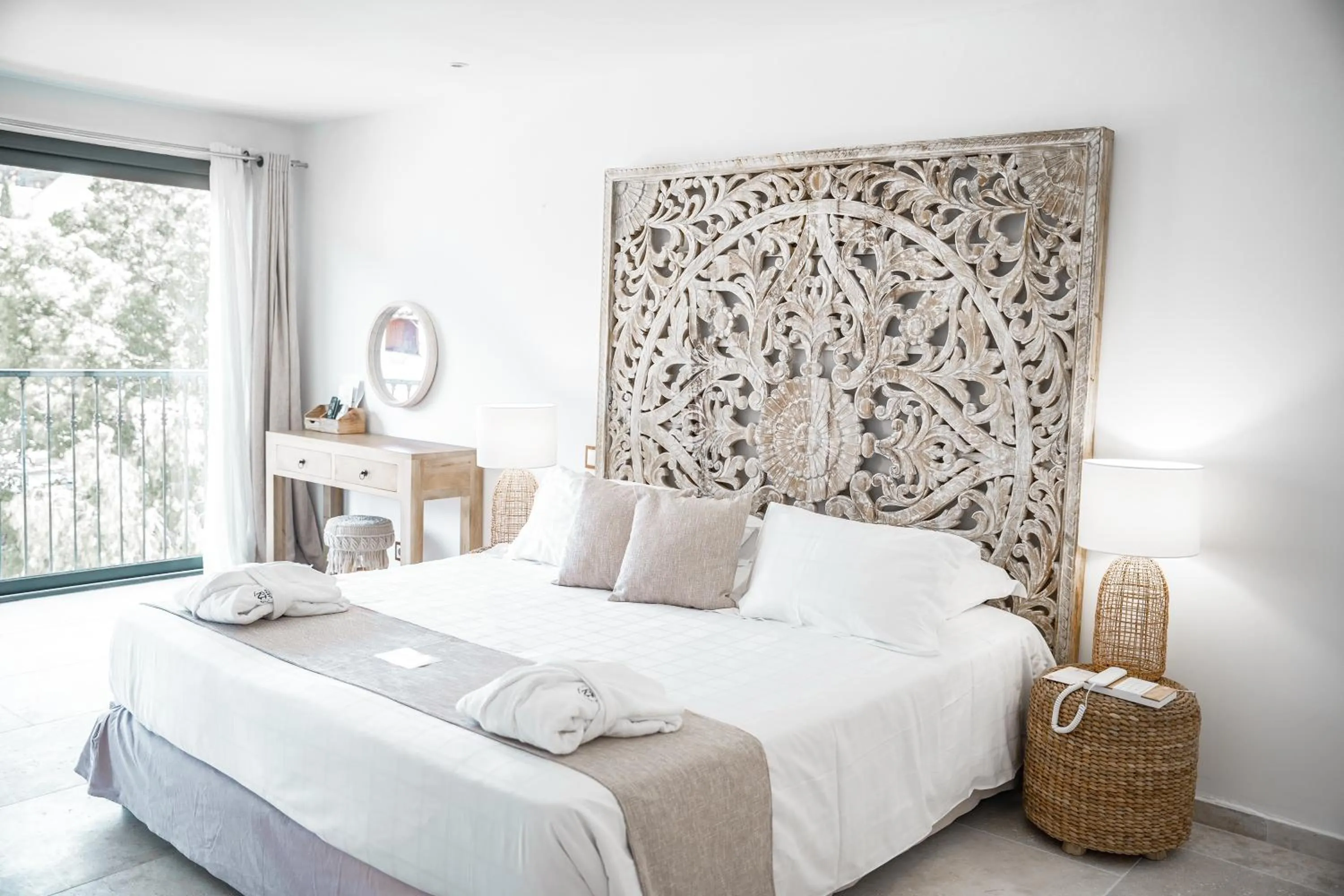 Bed in Hôtel Le Roi Théodore & Spa